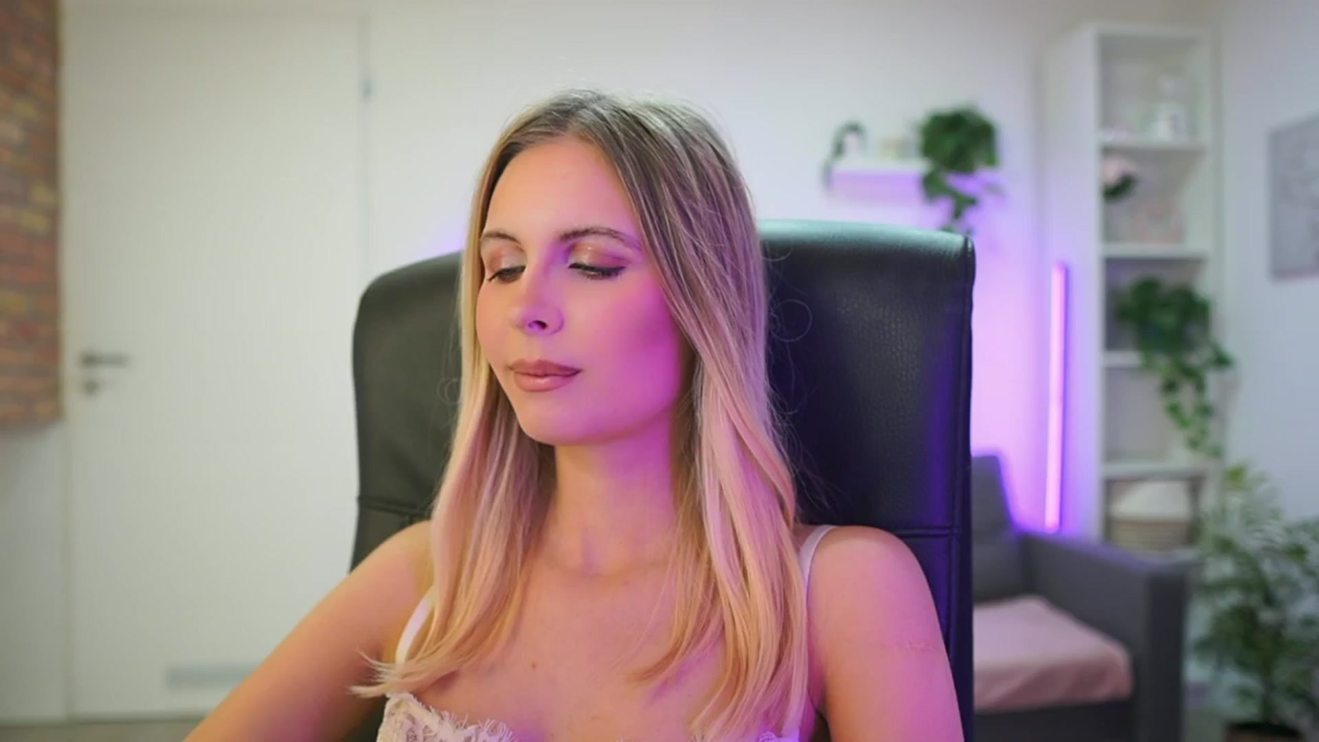Gallery image thumbnail from Catecrago_'s myfreecams stream on, 01/30/2026, 12:25 image 10 of 20