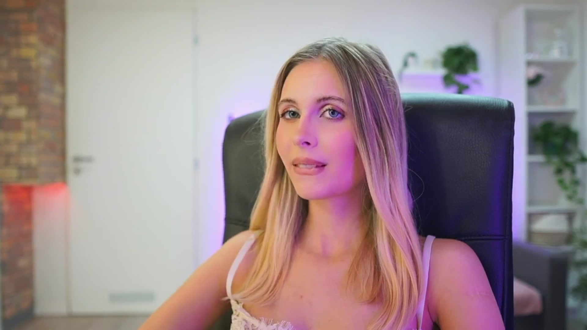 Gallery image thumbnail from Catecrago_'s myfreecams stream on, 01/30/2026, 12:25 image 17 of 20