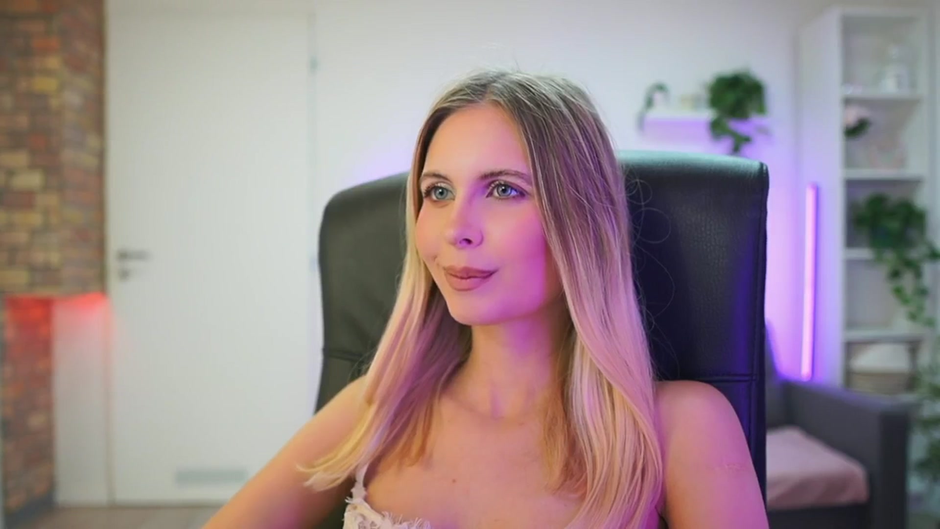 Gallery image thumbnail from Catecrago_'s myfreecams stream on, 01/30/2026, 12:25 image 12 of 20