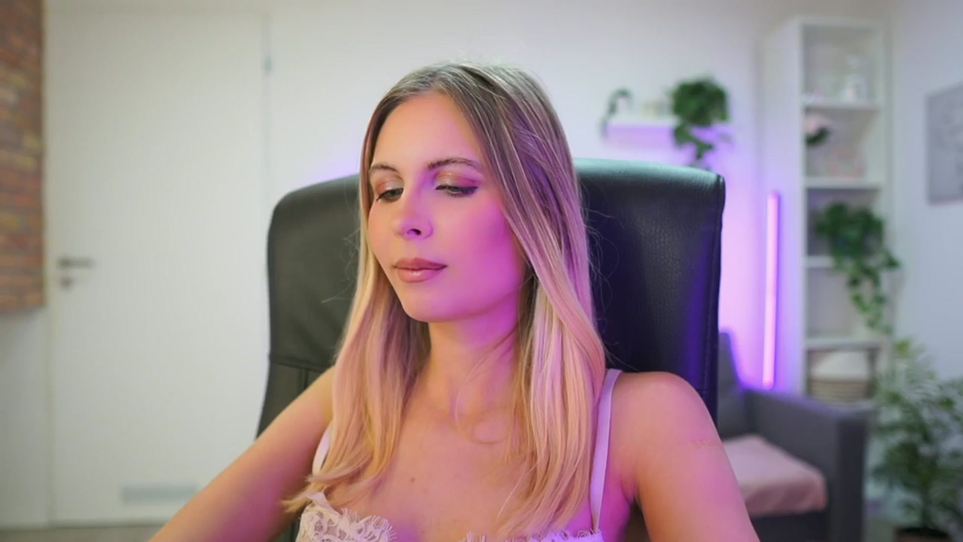 Gallery image thumbnail from Catecrago_'s myfreecams stream on, 01/30/2026, 12:25 image 6 of 20