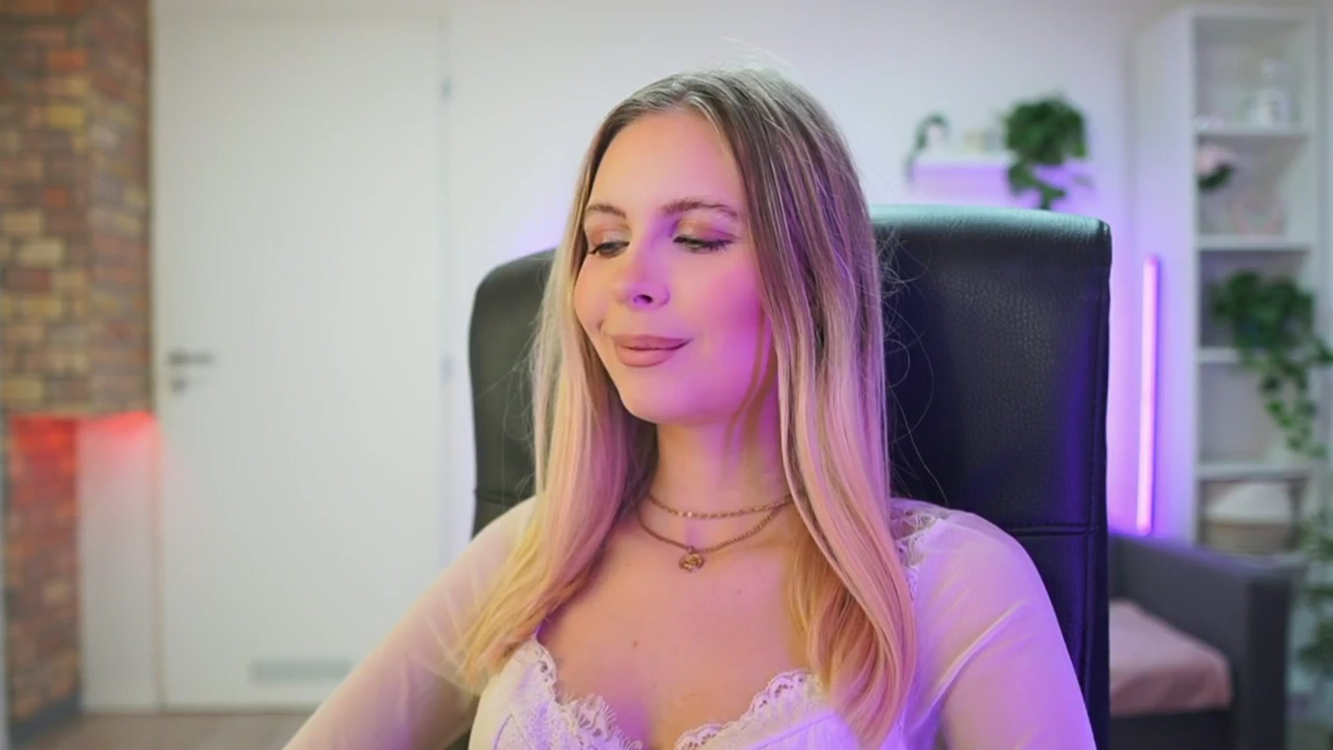Gallery image thumbnail from Catecrago_'s myfreecams stream on, 02/02/2026, 11:28 image 3 of 20