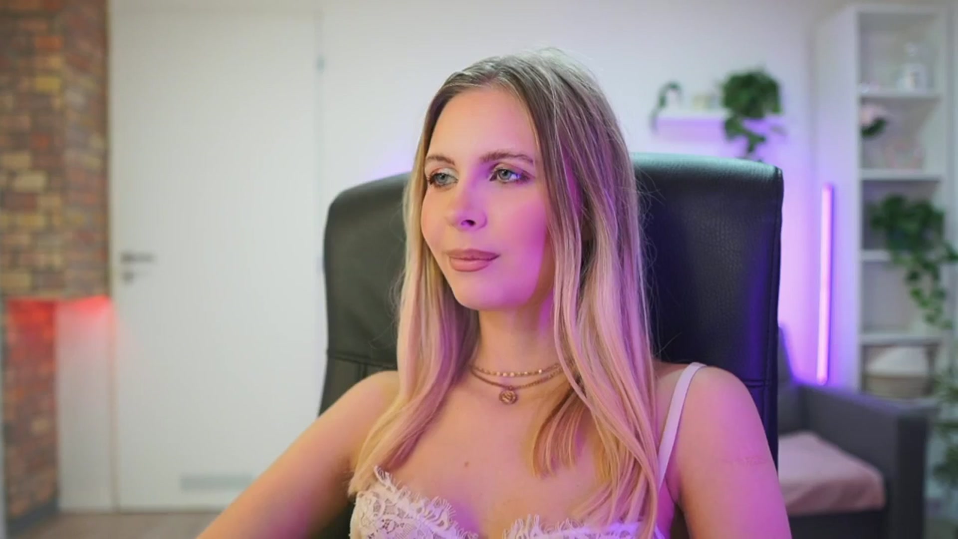 Gallery image thumbnail from Catecrago_'s myfreecams stream on, 02/02/2026, 11:28 image 8 of 20