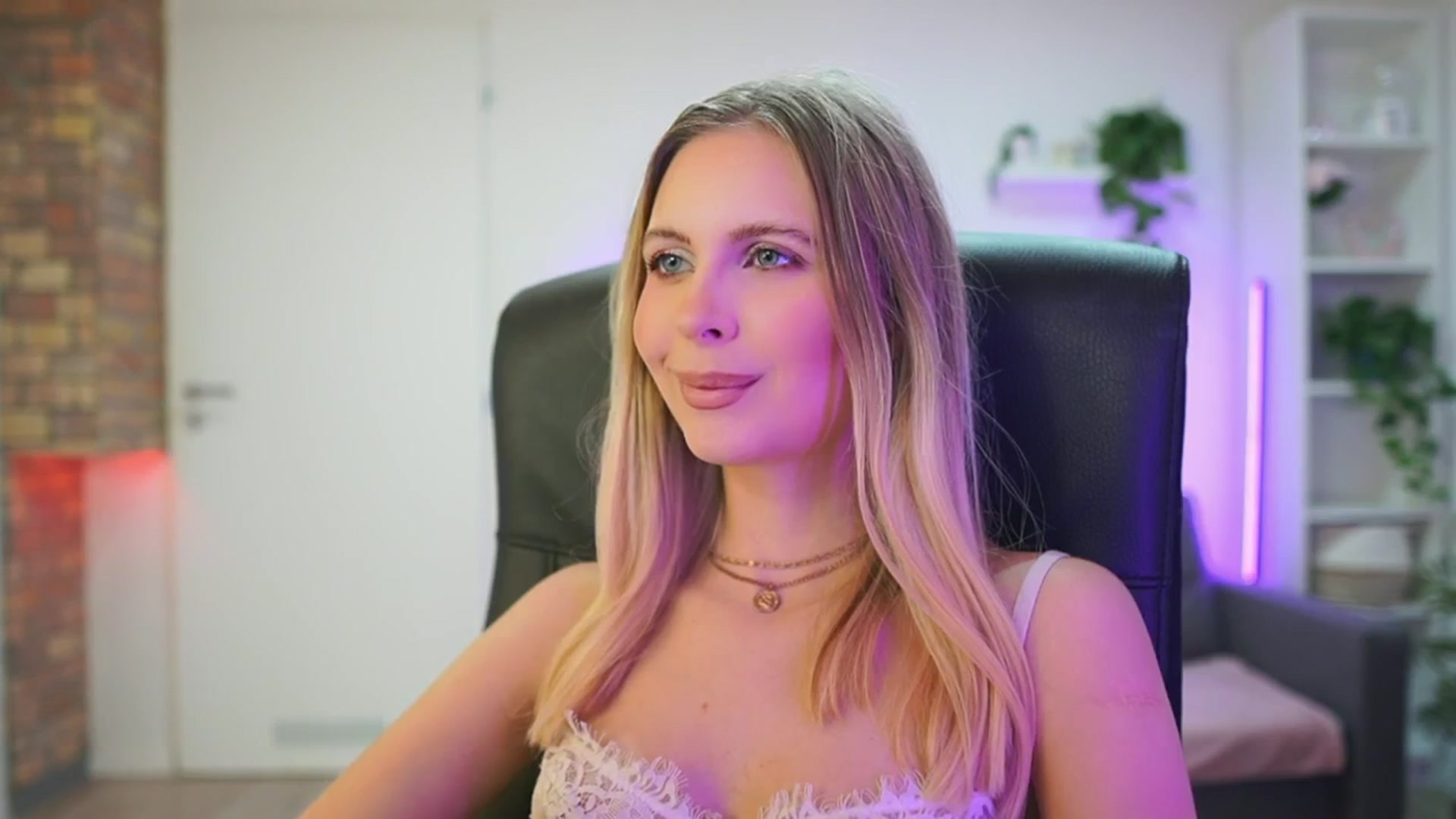Gallery image thumbnail from Catecrago_'s myfreecams stream on, 02/02/2026, 11:28 image 7 of 20