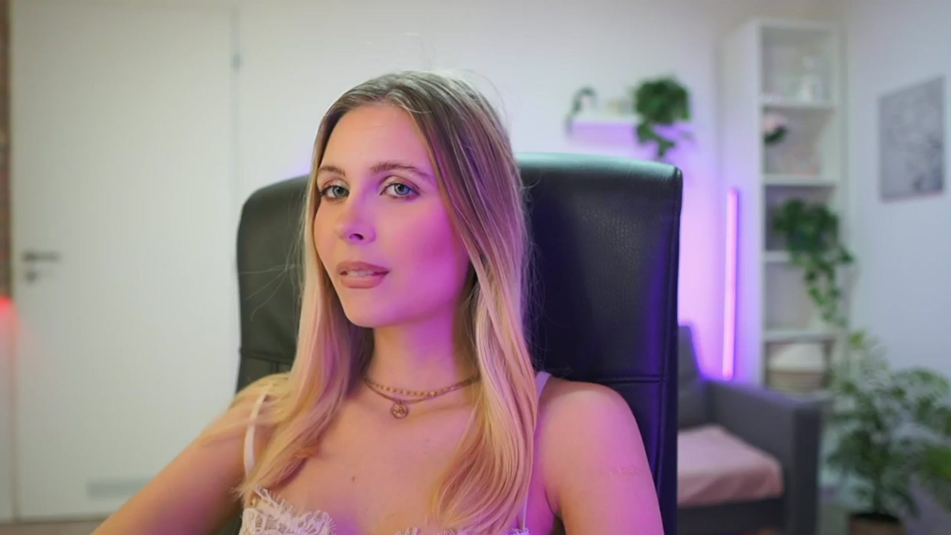 Gallery image thumbnail from Catecrago_'s myfreecams stream on, 02/02/2026, 11:50 image 9 of 20