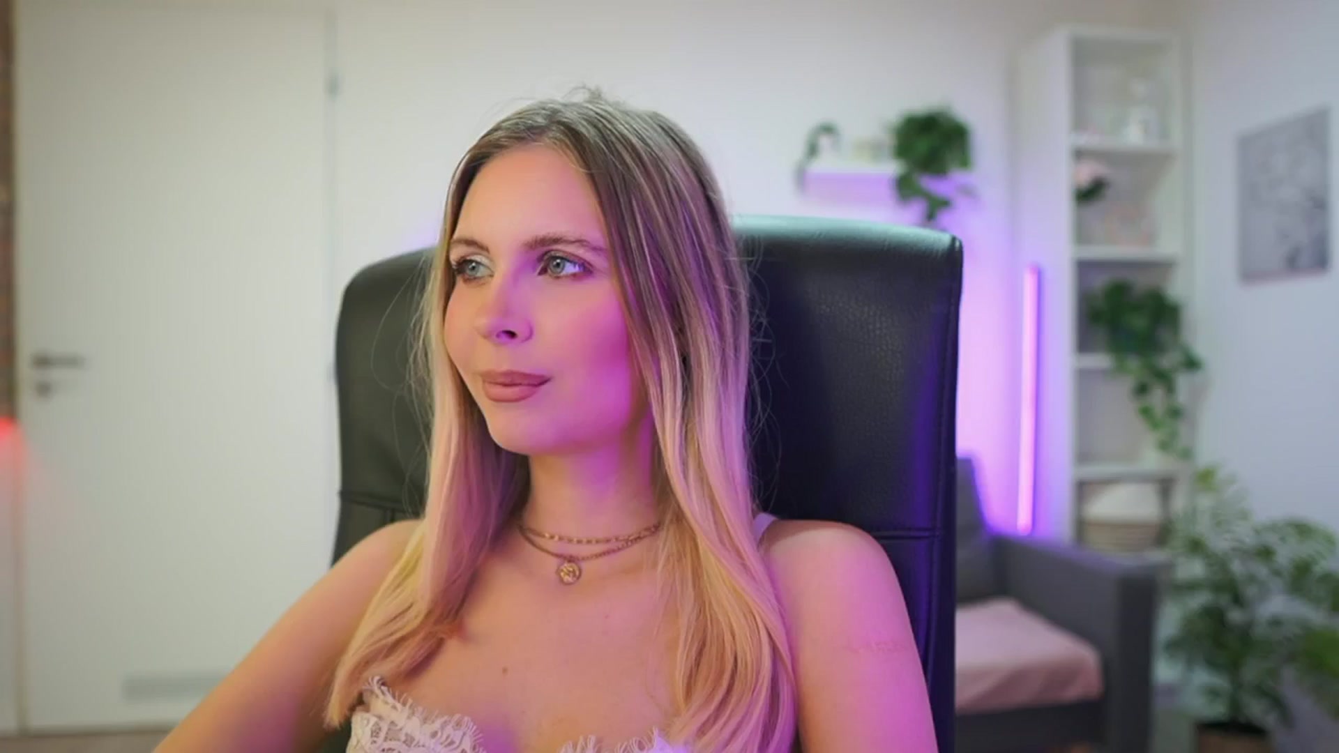 Gallery image thumbnail from Catecrago_'s myfreecams stream on, 02/02/2026, 11:50 image 1 of 20