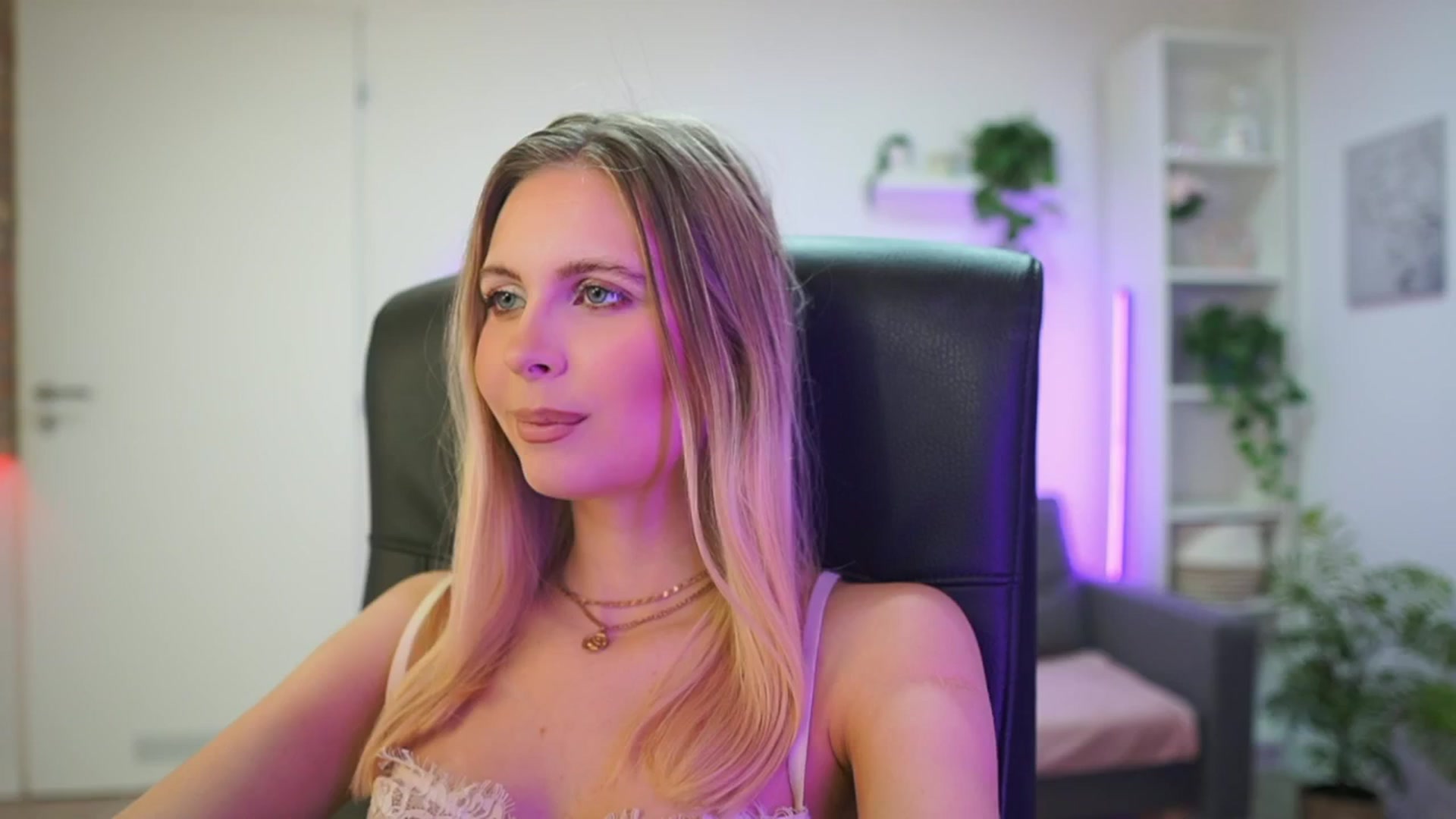 Gallery image thumbnail from Catecrago_'s myfreecams stream on, 02/02/2026, 11:50 image 19 of 20