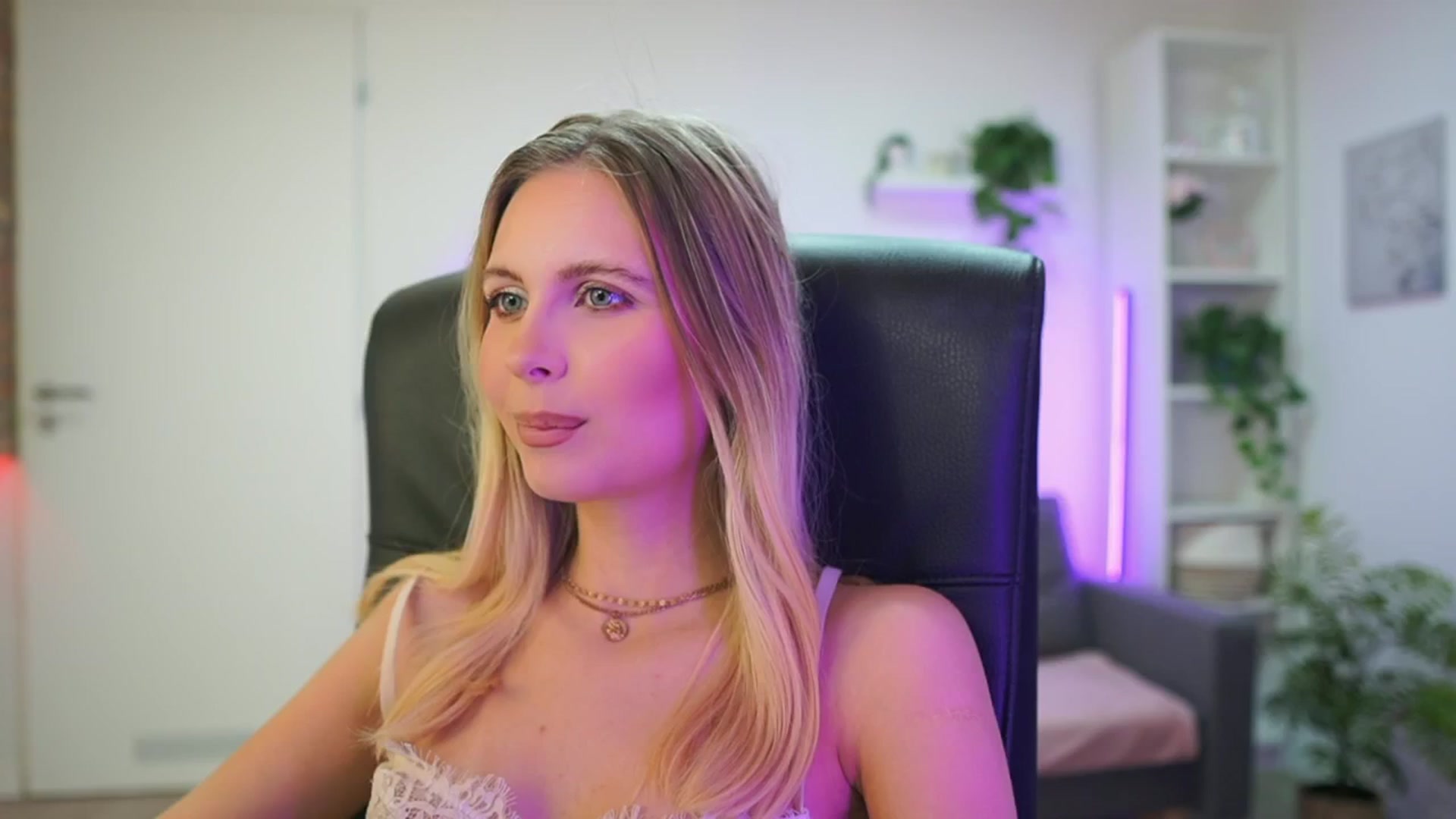 Gallery image thumbnail from Catecrago_'s myfreecams stream on, 02/02/2026, 11:50 image 13 of 20