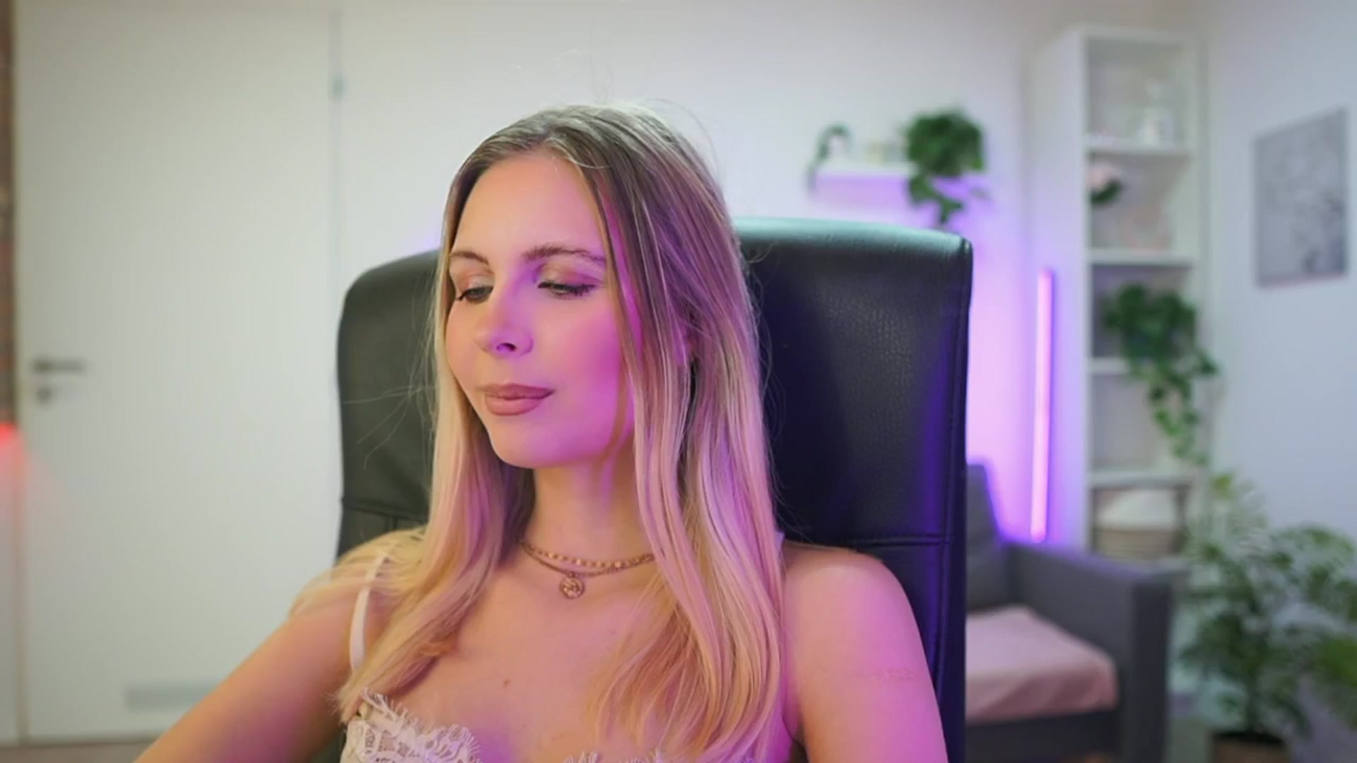 Gallery image thumbnail from Catecrago_'s myfreecams stream on, 02/02/2026, 11:50 image 7 of 20