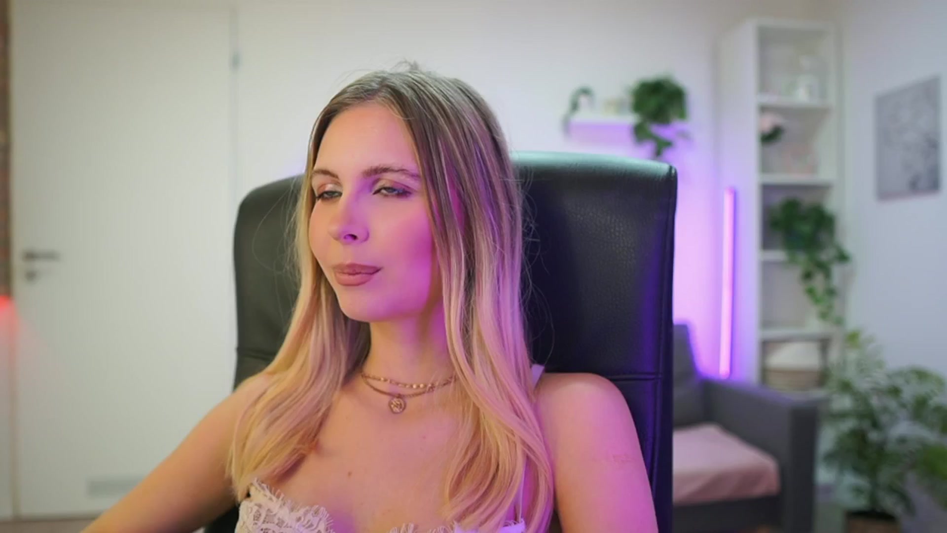 Gallery image thumbnail from Catecrago_'s myfreecams stream on, 02/02/2026, 11:50 image 3 of 20