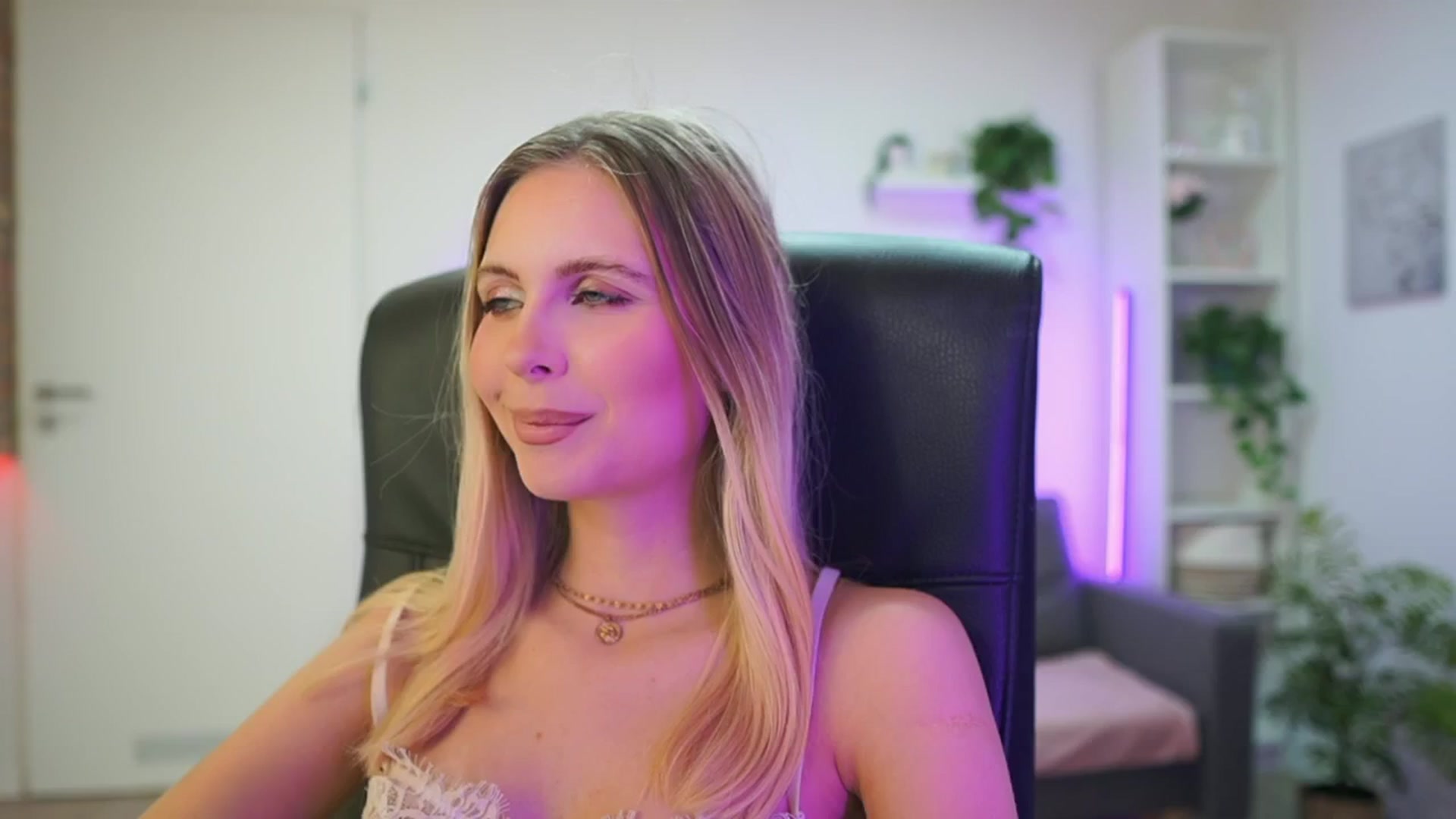 Gallery image thumbnail from Catecrago_'s myfreecams stream on, 02/02/2026, 11:50 image 11 of 20