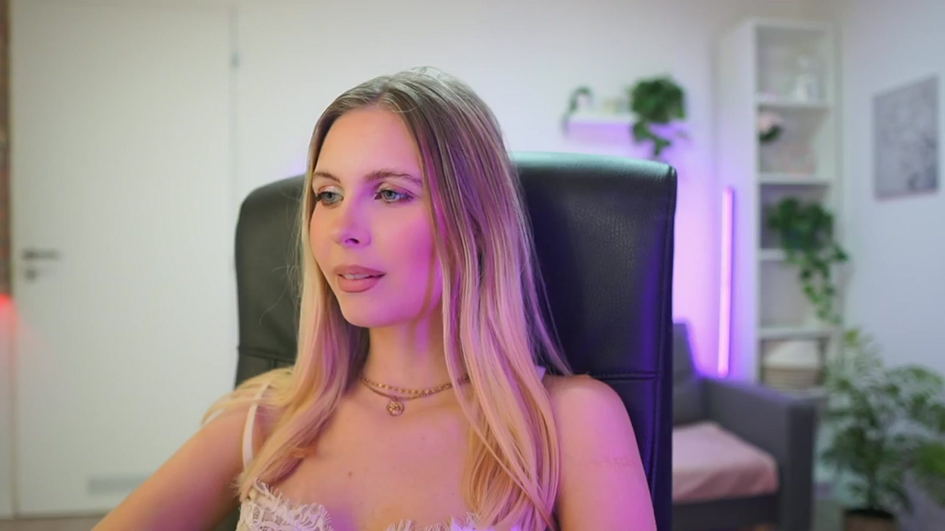 Gallery image thumbnail from Catecrago_'s myfreecams stream on, 02/02/2026, 11:50 image 6 of 20
