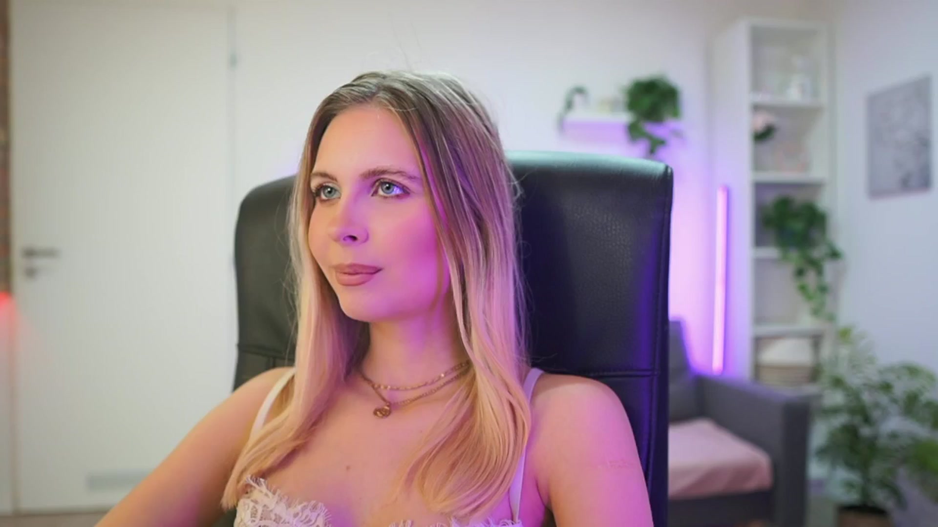 Gallery image thumbnail from Catecrago_'s myfreecams stream on, 02/02/2026, 11:50 image 16 of 20