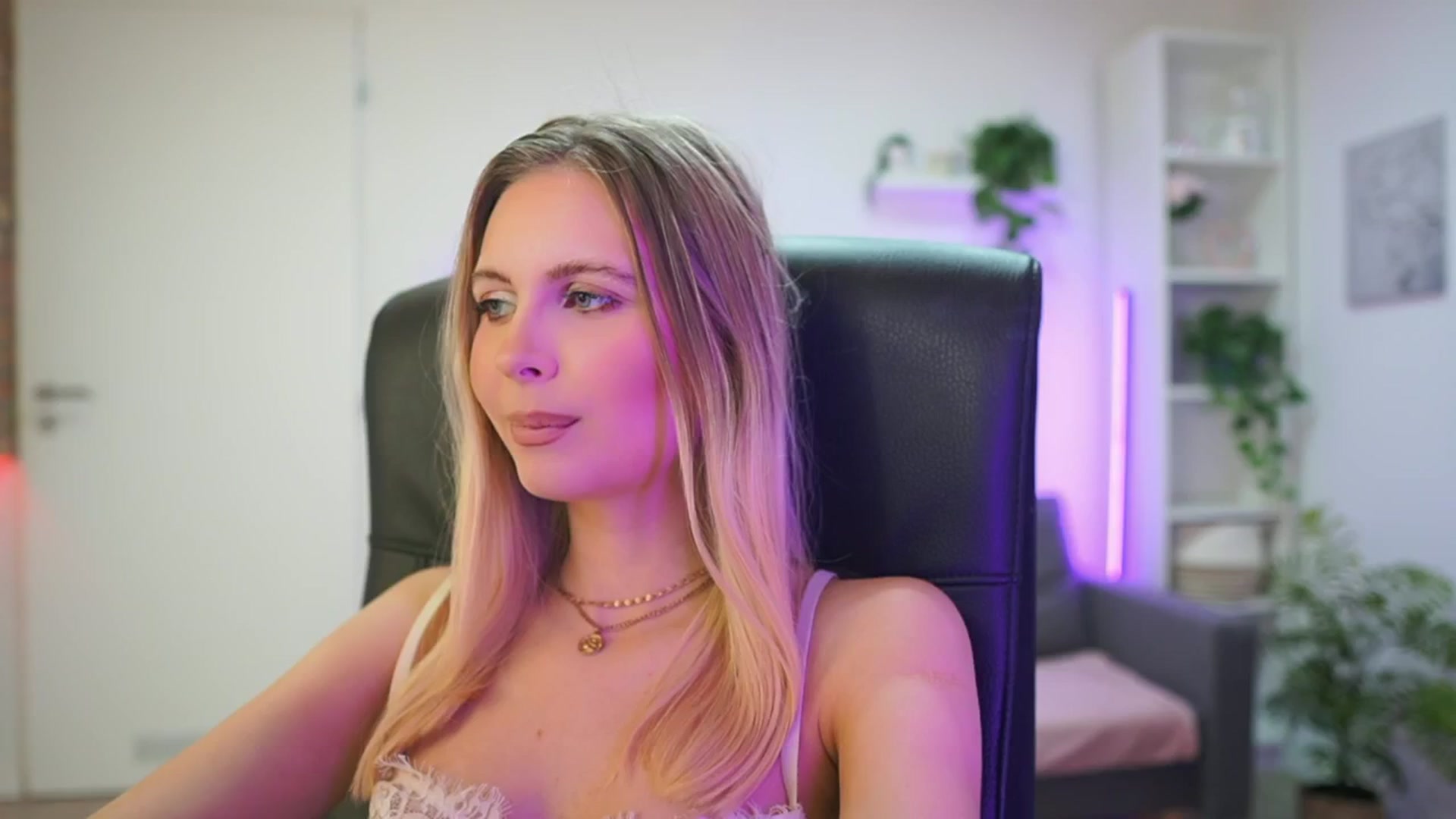 Gallery image thumbnail from Catecrago_'s myfreecams stream on, 02/02/2026, 11:50 image 17 of 20