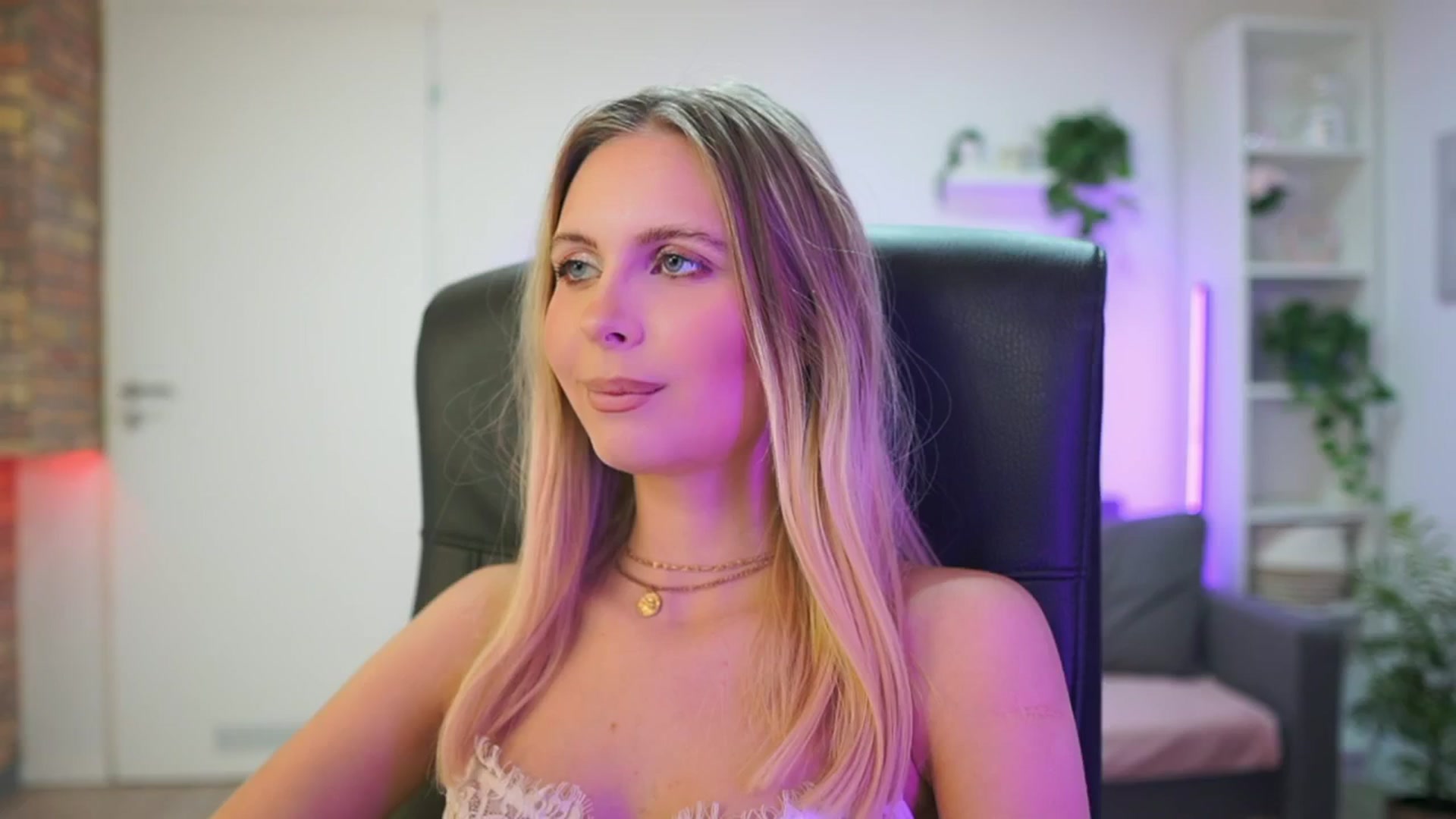 Gallery image thumbnail from Catecrago_'s myfreecams stream on, 02/02/2026, 13:28 image 17 of 20