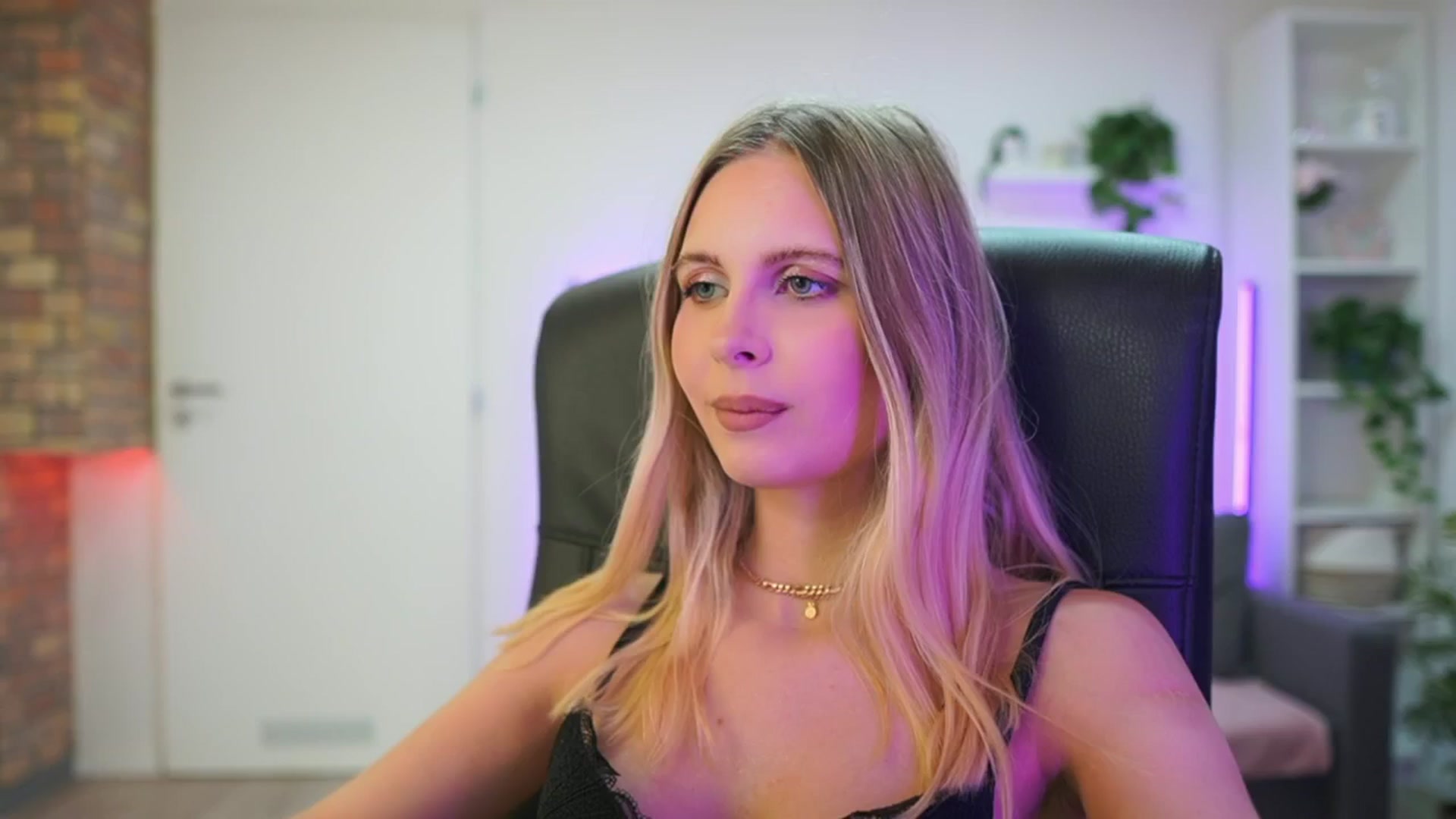 Gallery image thumbnail from Catecrago_'s myfreecams stream on, 02/03/2026, 18:07 image 12 of 20