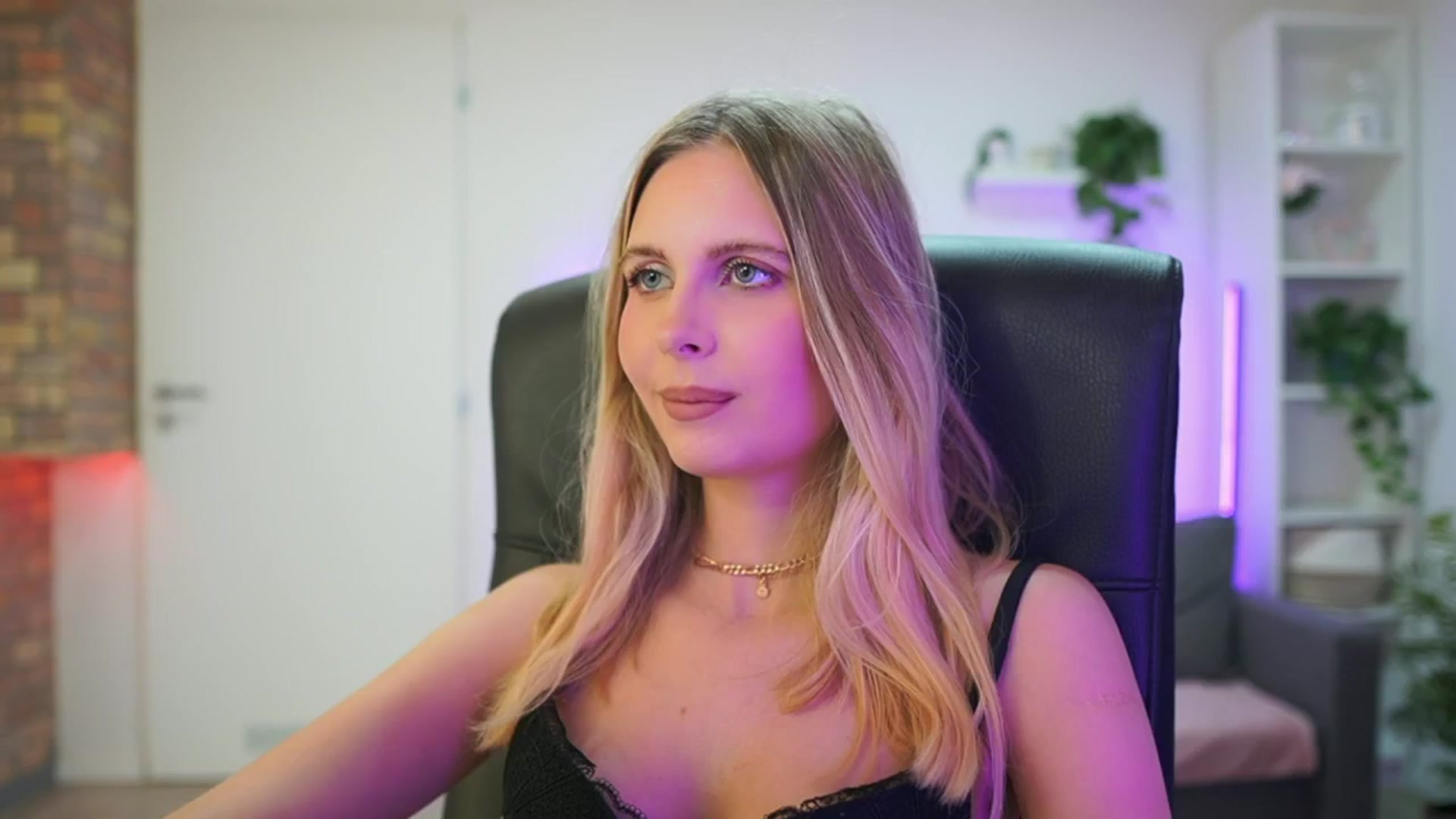Gallery image thumbnail from Catecrago_'s myfreecams stream on, 02/03/2026, 18:07 image 11 of 20