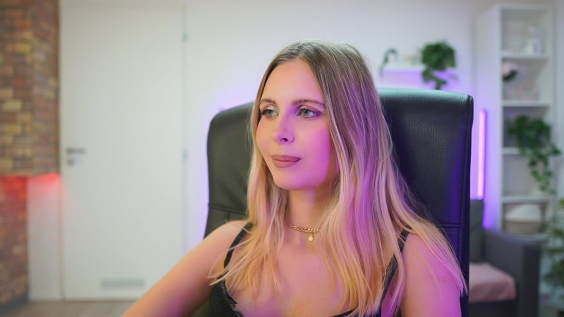 Gallery image thumbnail from Catecrago_'s myfreecams stream on, 02/03/2026, 18:07 image 13 of 20