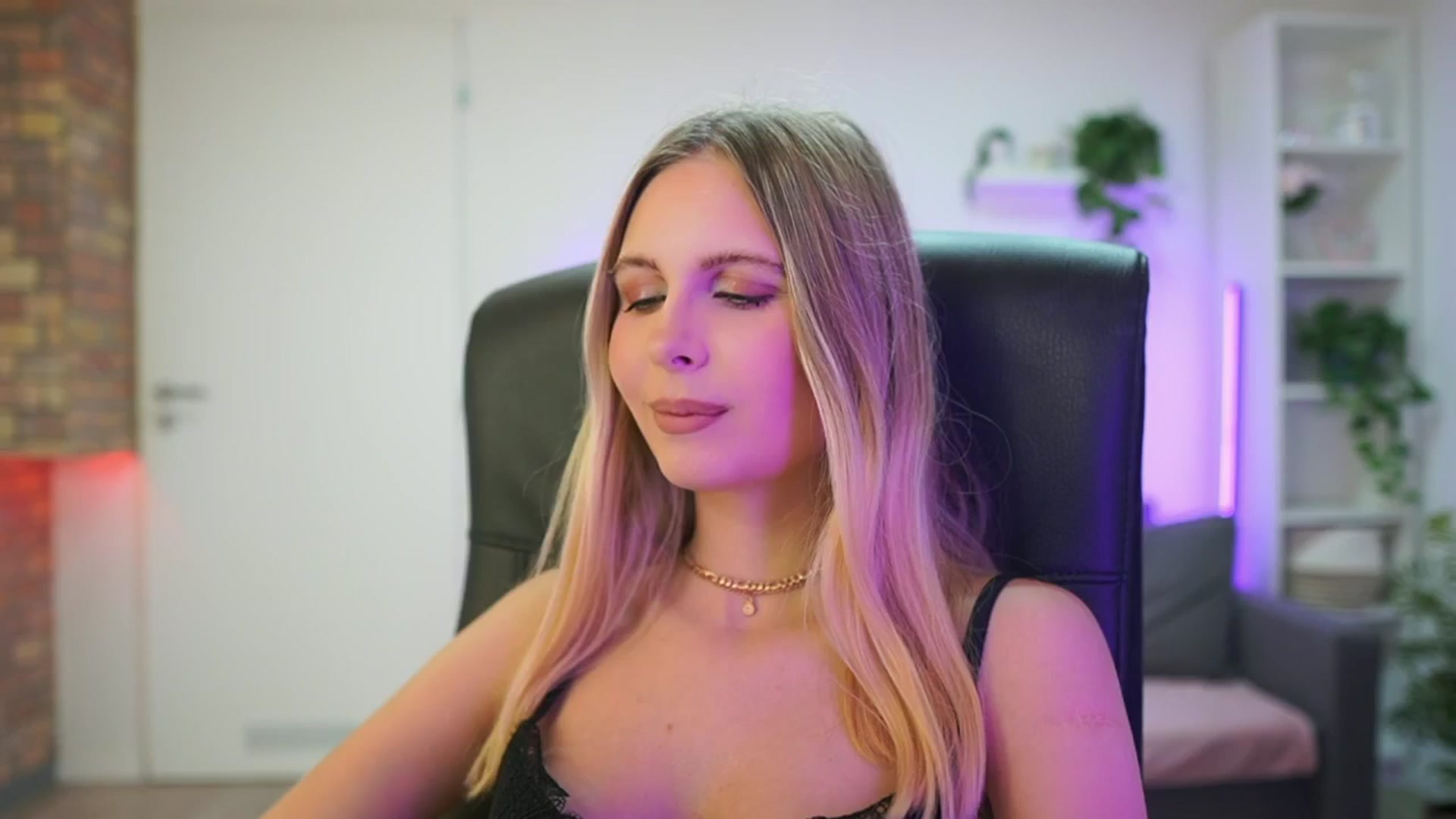 Gallery image thumbnail from Catecrago_'s myfreecams stream on, 02/03/2026, 18:07 image 8 of 20