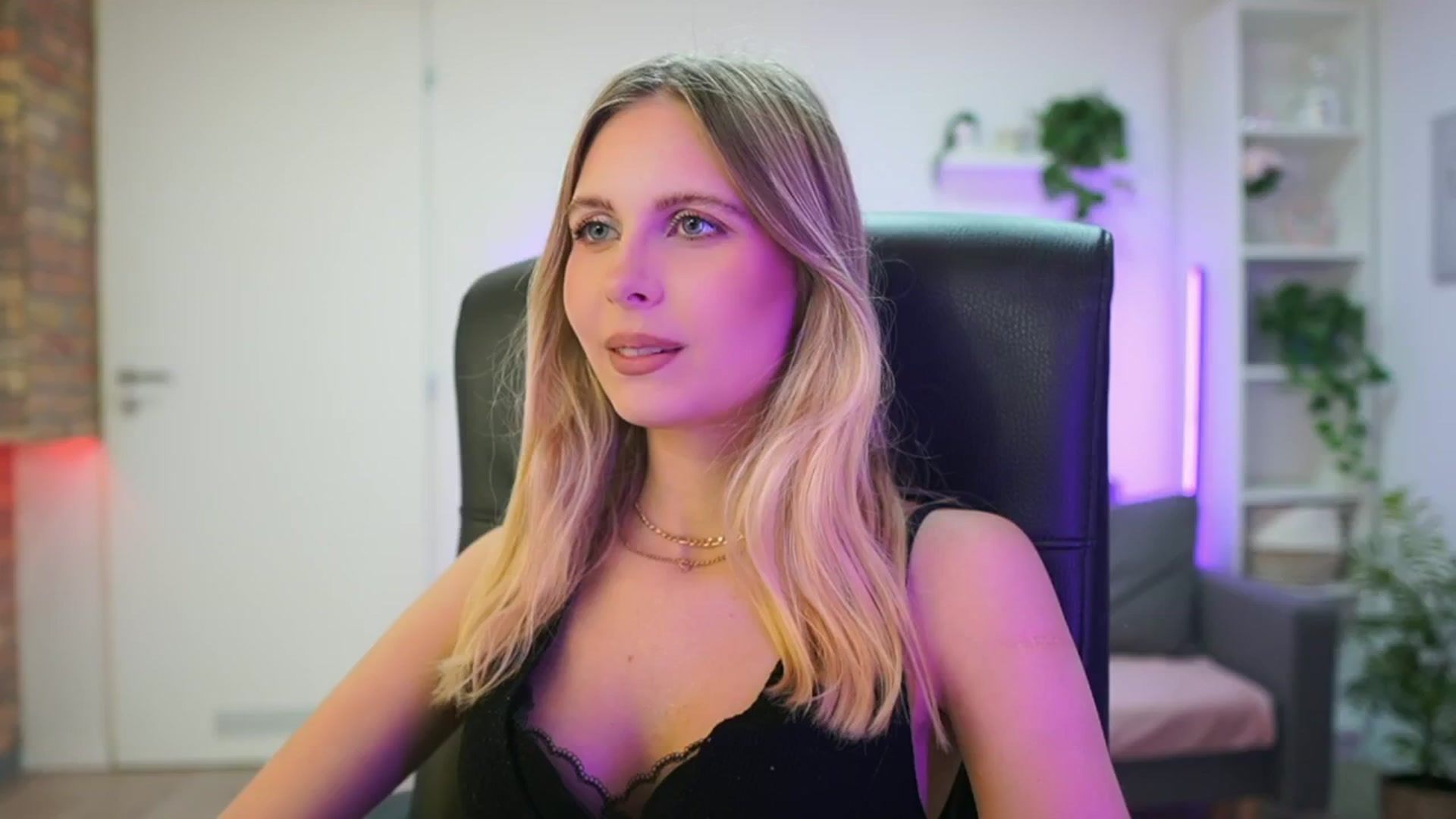 Gallery image thumbnail from Catecrago_'s myfreecams stream on, 02/03/2026, 18:07 image 1 of 20