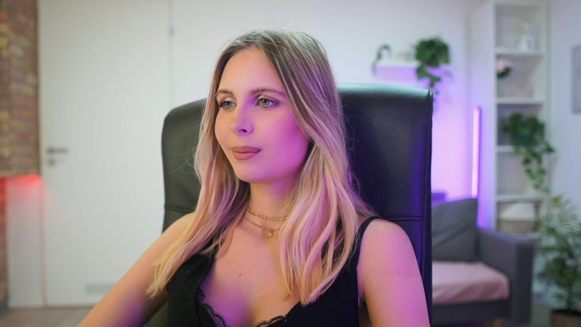 Gallery image thumbnail from Catecrago_'s myfreecams stream on, 02/03/2026, 18:07 image 3 of 20