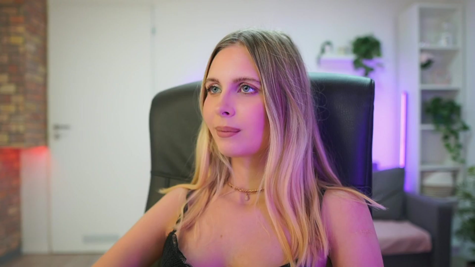 Gallery image thumbnail from Catecrago_'s myfreecams stream on, 02/03/2026, 18:14 image 7 of 20