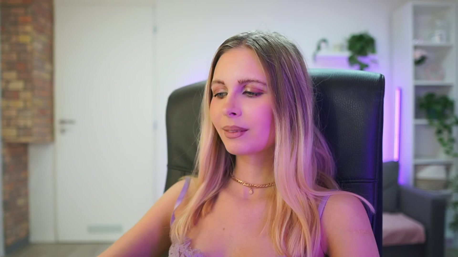Gallery image thumbnail from Catecrago_'s myfreecams stream on, 02/04/2026, 16:26 image 17 of 20