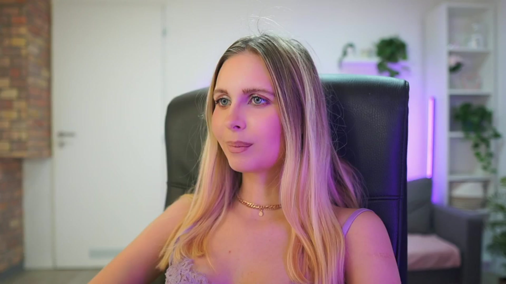 Gallery image thumbnail from Catecrago_'s myfreecams stream on, 02/04/2026, 18:51 image 17 of 20