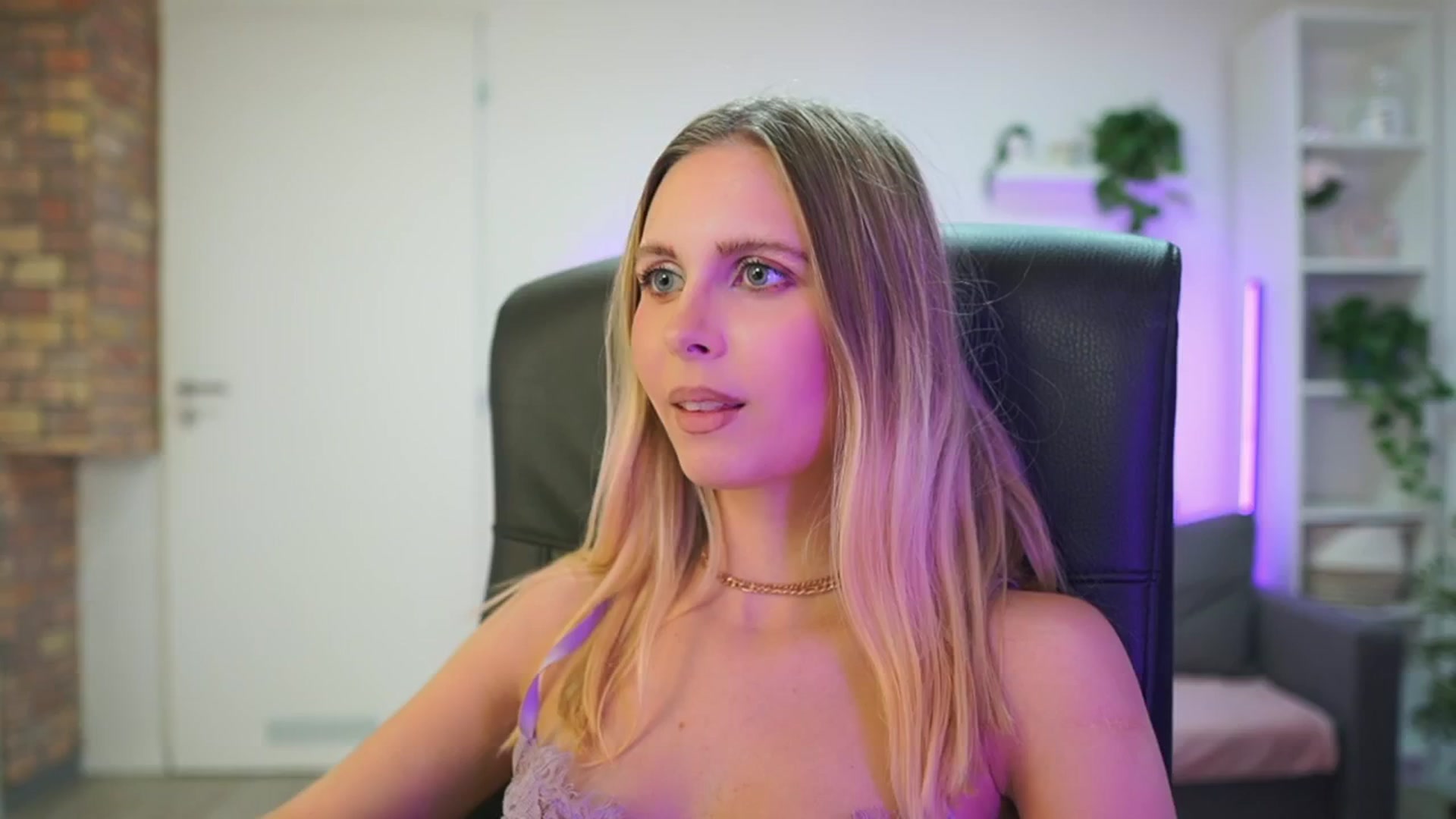 Gallery image thumbnail from Catecrago_'s myfreecams stream on, 02/04/2026, 18:51 image 5 of 20