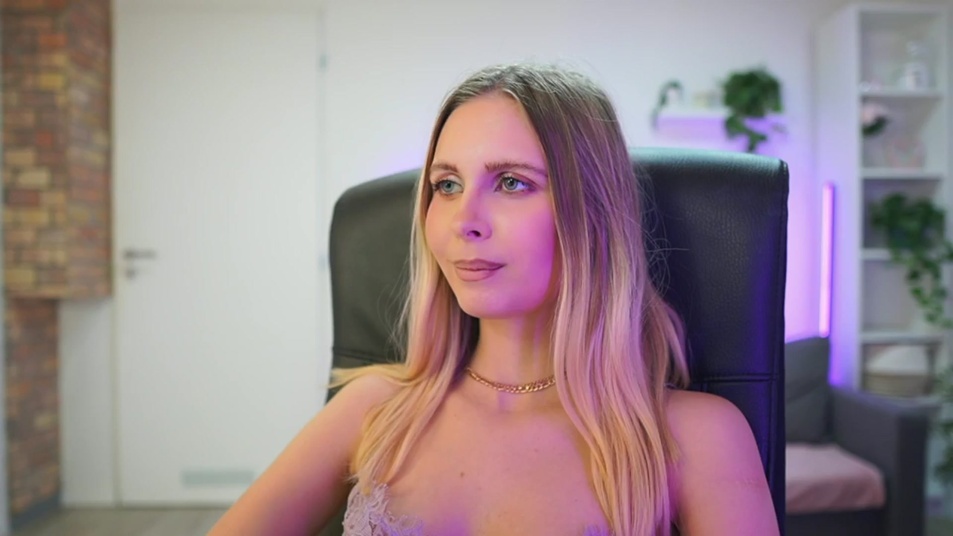 Gallery image thumbnail from Catecrago_'s myfreecams stream on, 02/04/2026, 18:51 image 2 of 20