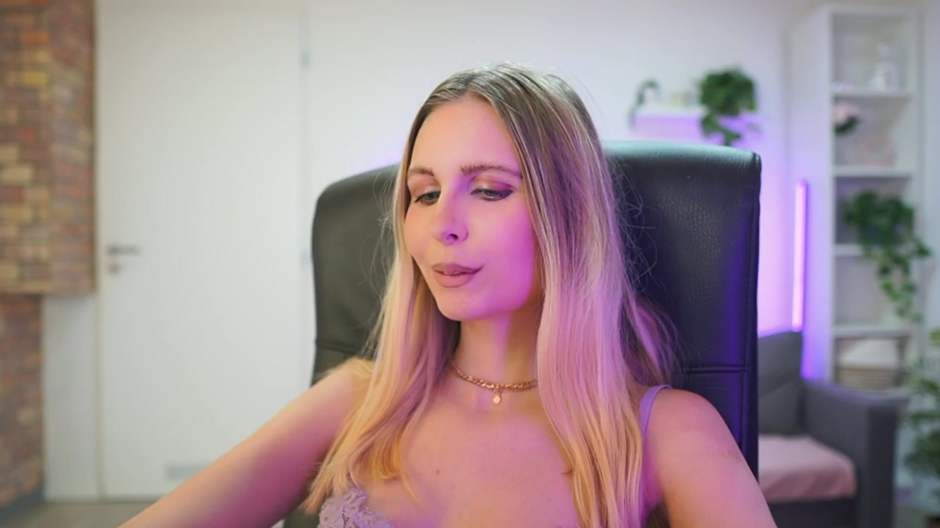 Gallery image thumbnail from Catecrago_'s myfreecams stream on, 02/04/2026, 18:51 image 18 of 20