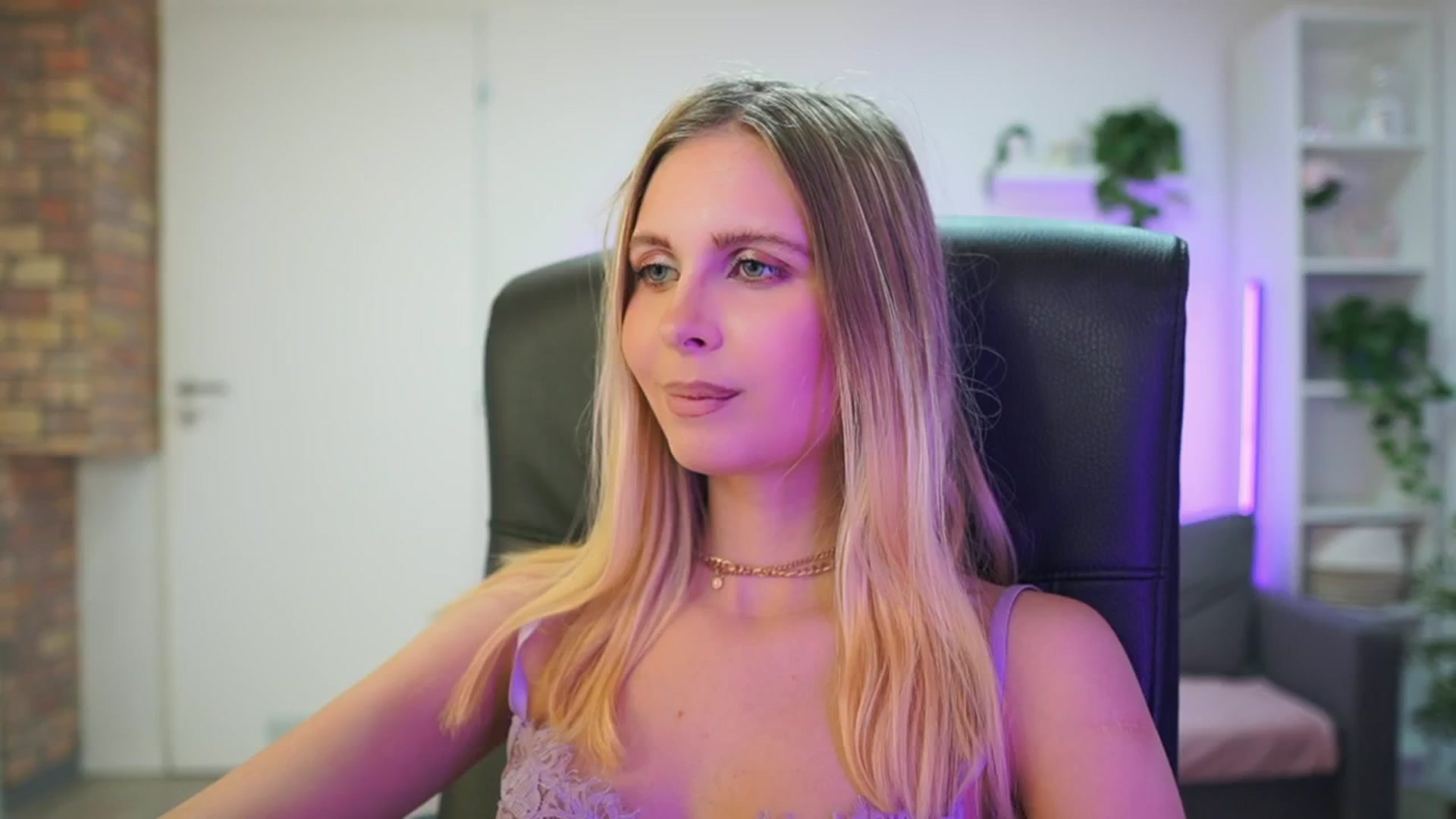 Gallery image thumbnail from Catecrago_'s myfreecams stream on, 02/04/2026, 18:51 image 10 of 20