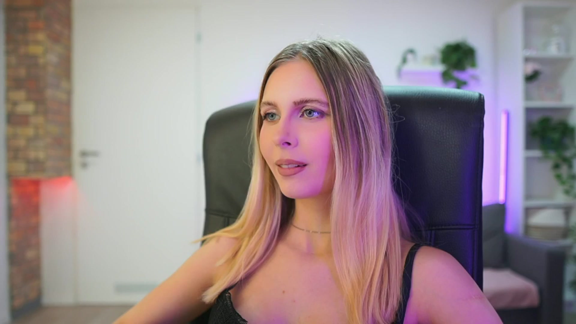 Gallery image thumbnail from Catecrago_'s myfreecams stream on, 02/05/2026, 14:58 image 19 of 20