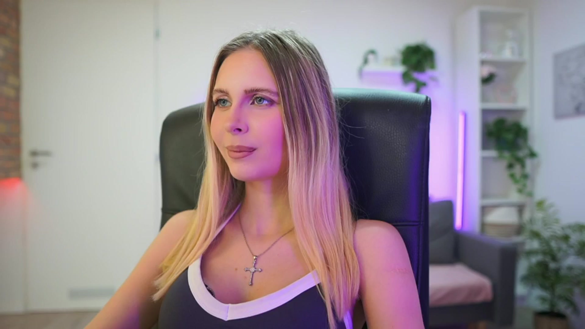 Gallery image thumbnail from Catecrago_'s myfreecams stream on, 02/05/2026, 15:47 image 2 of 20