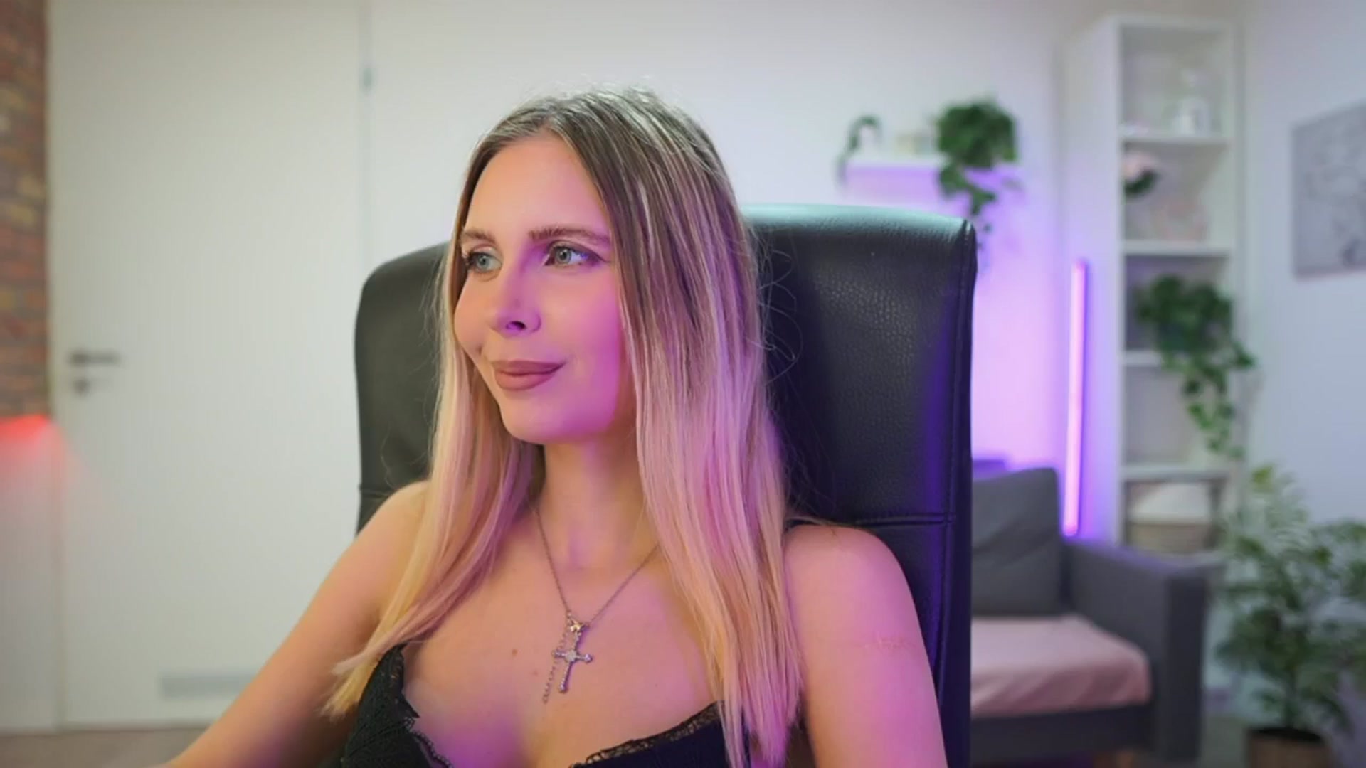 Gallery image thumbnail from Catecrago_'s myfreecams stream on, 02/05/2026, 15:47 image 17 of 20