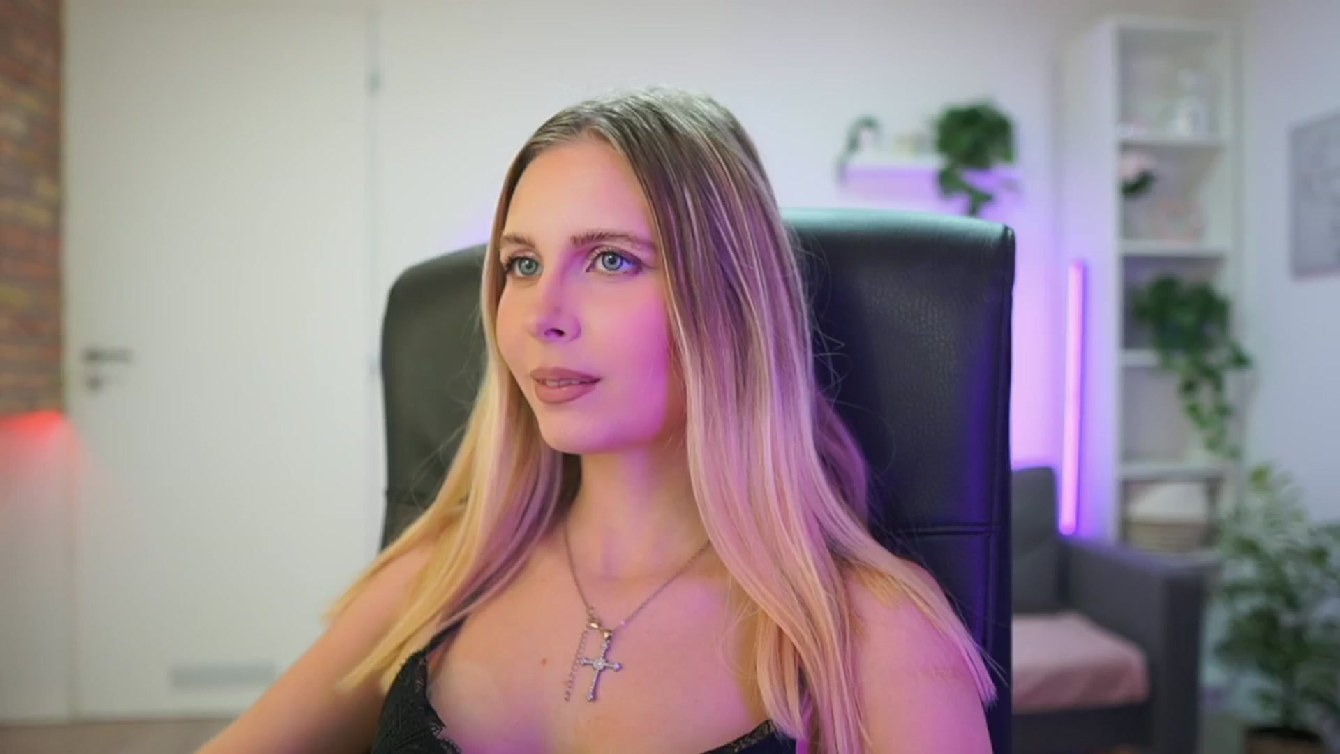 Gallery image thumbnail from Catecrago_'s myfreecams stream on, 02/05/2026, 18:17 image 9 of 20