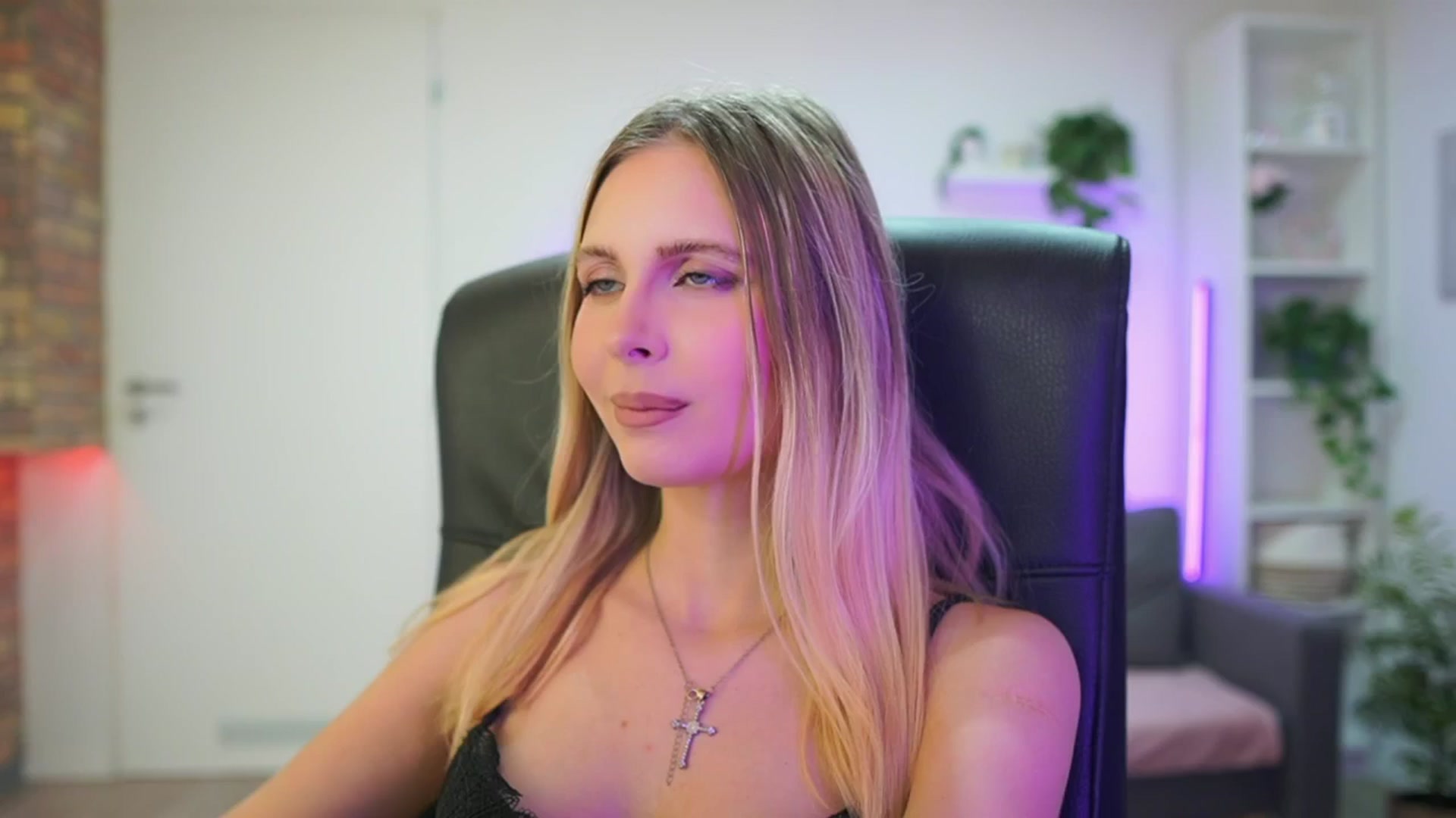 Gallery image thumbnail from Catecrago_'s myfreecams stream on, 02/05/2026, 18:17 image 5 of 20