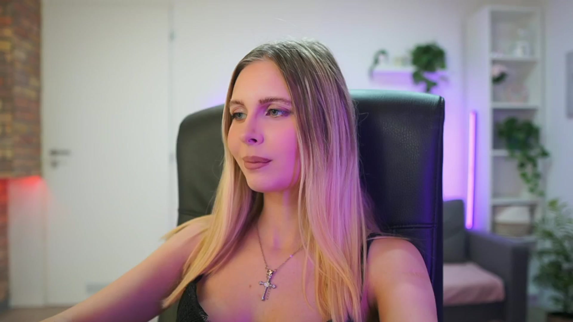 Gallery image thumbnail from Catecrago_'s myfreecams stream on, 02/05/2026, 18:17 image 2 of 20
