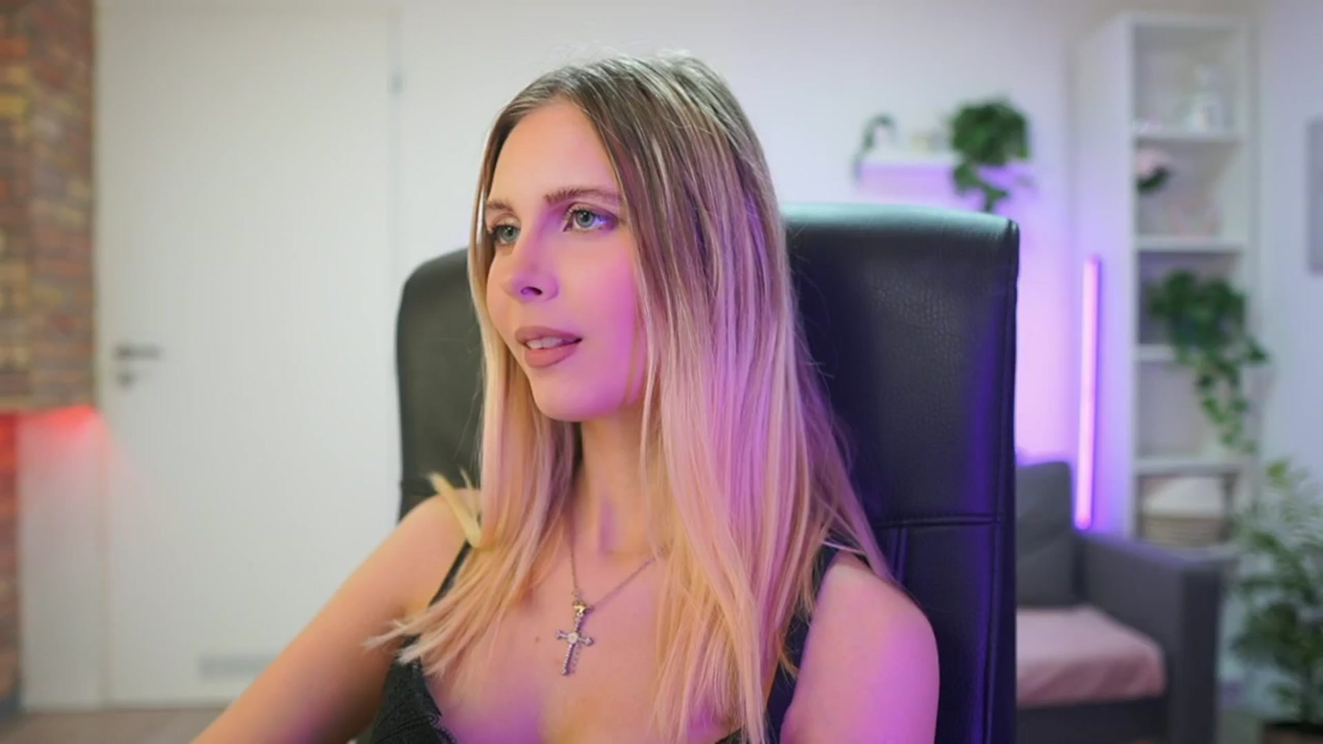 Gallery image thumbnail from Catecrago_'s myfreecams stream on, 02/05/2026, 18:17 image 1 of 20