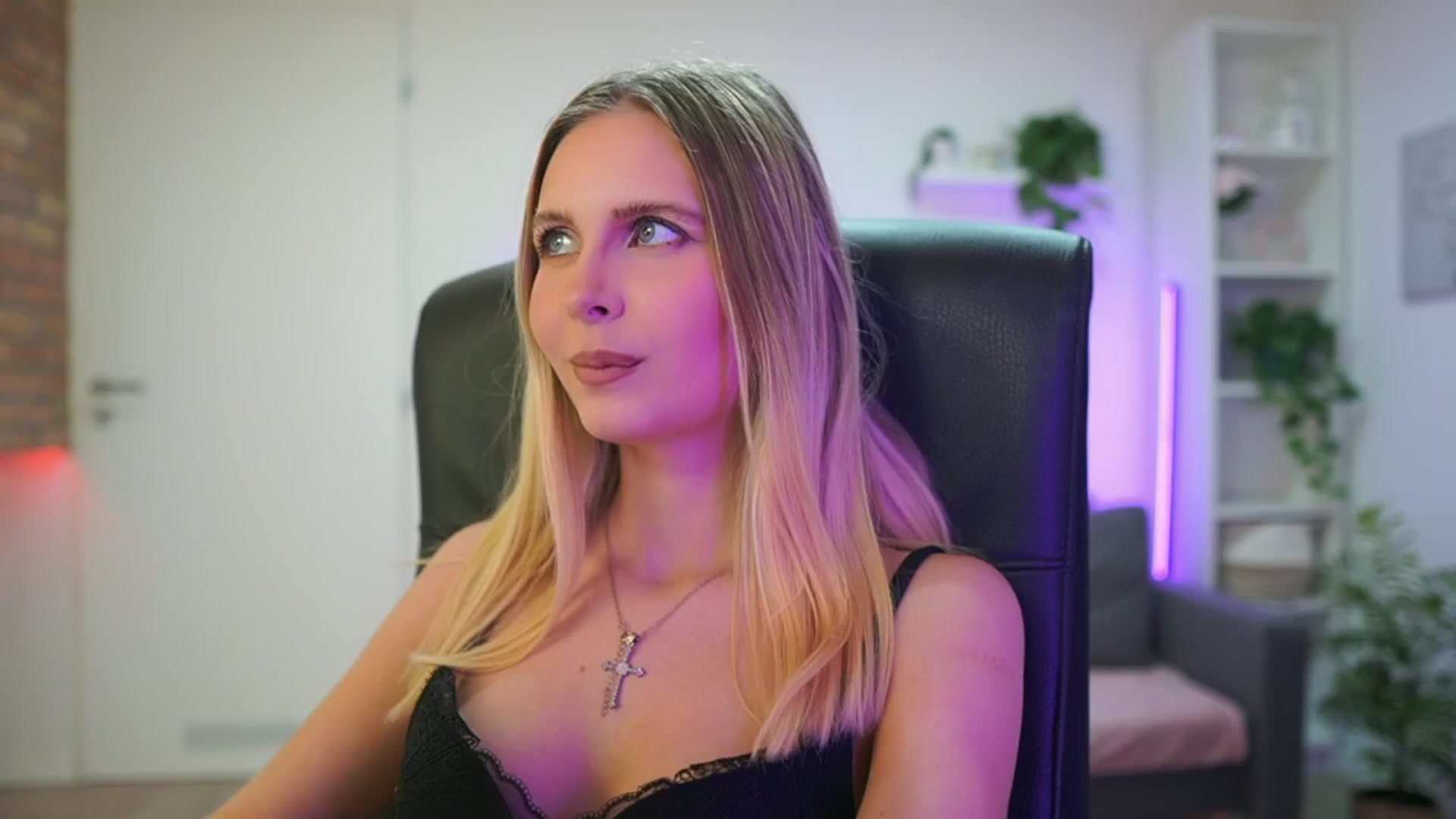 Gallery image thumbnail from Catecrago_'s myfreecams stream on, 02/05/2026, 18:17 image 10 of 20