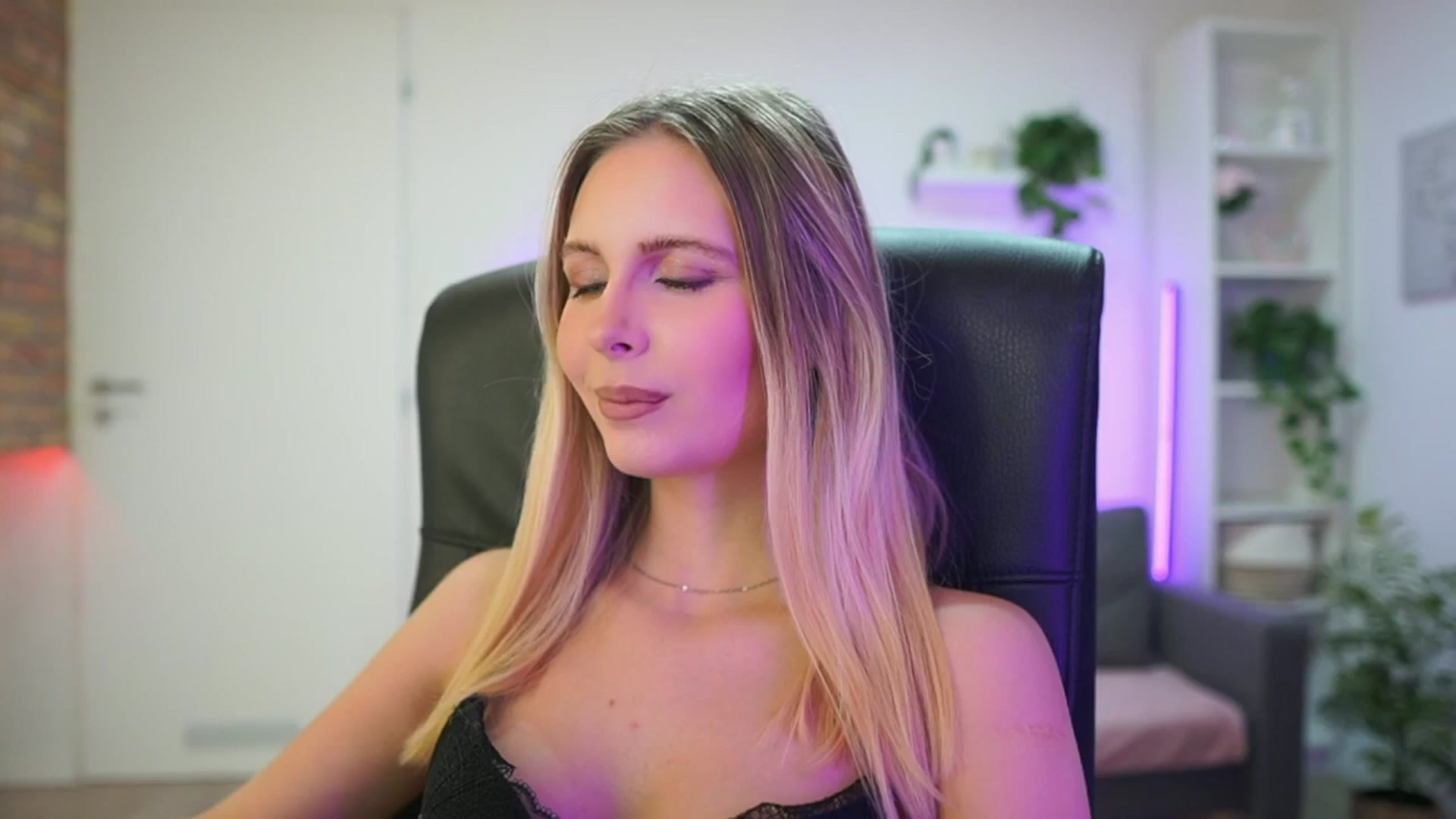 Gallery image thumbnail from Catecrago_'s myfreecams stream on, 02/05/2026, 18:17 image 13 of 20