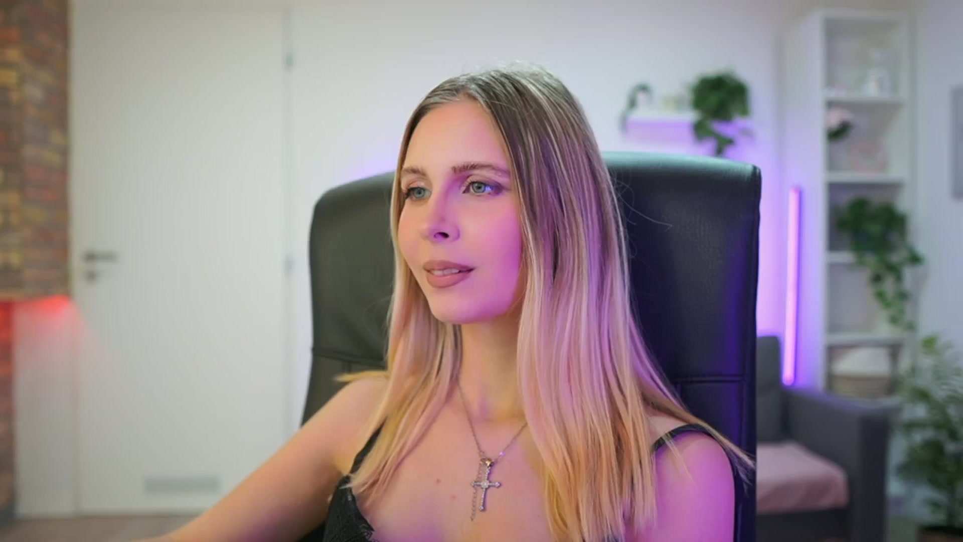 Gallery image thumbnail from Catecrago_'s myfreecams stream on, 02/05/2026, 18:17 image 8 of 20