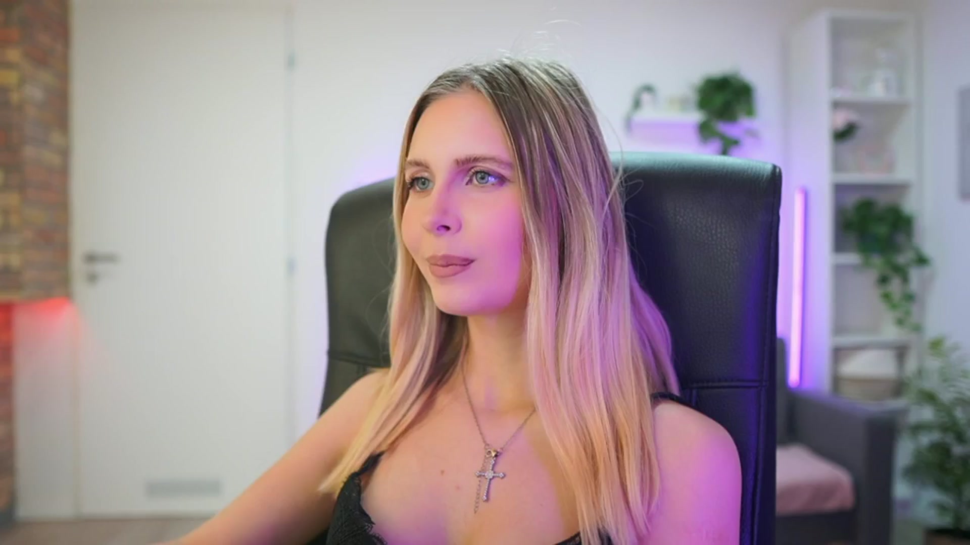 Gallery image thumbnail from Catecrago_'s myfreecams stream on, 02/05/2026, 18:17 image 7 of 20