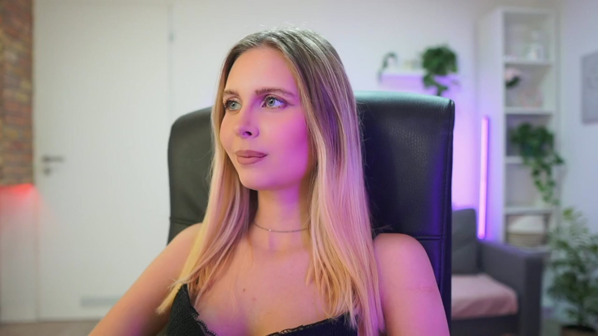 Gallery image thumbnail from Catecrago_'s myfreecams stream on, 02/05/2026, 18:17 image 19 of 20