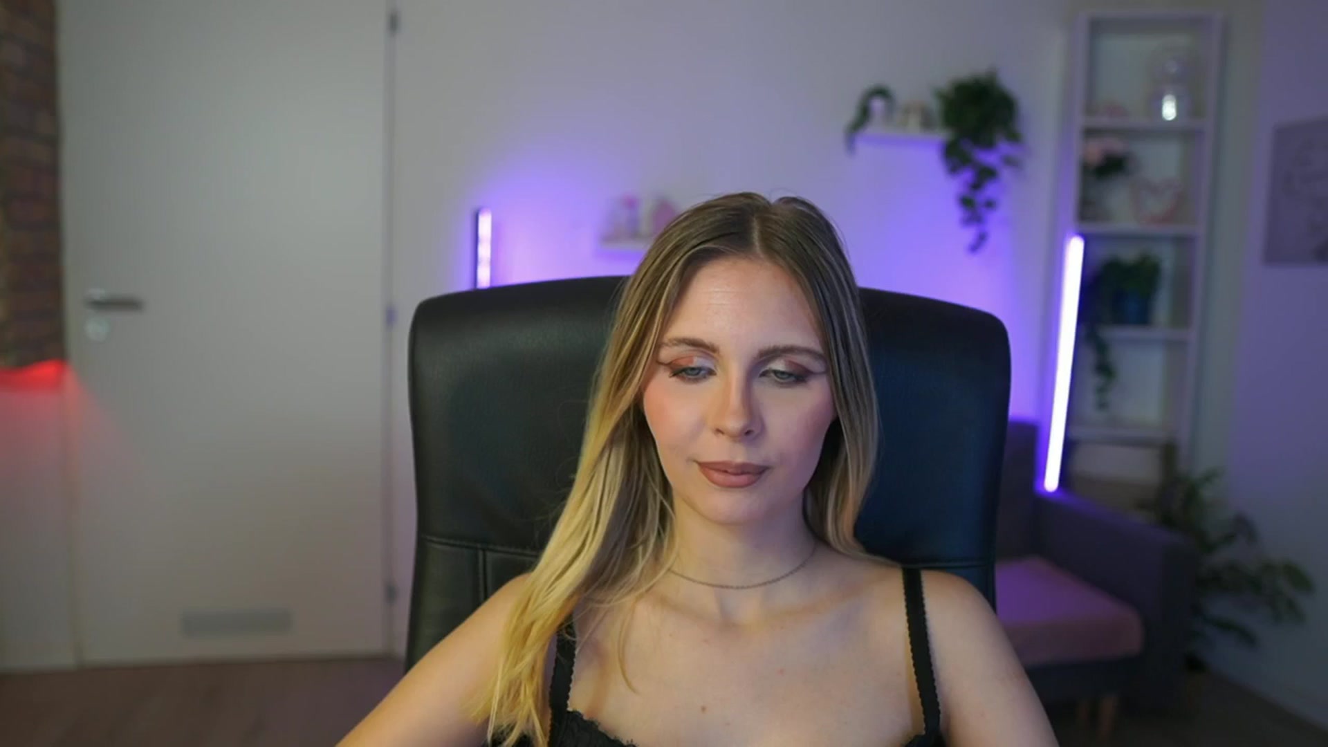 Gallery image thumbnail from Catecrago_'s myfreecams stream on, 02/10/2026, 13:21 image 12 of 20