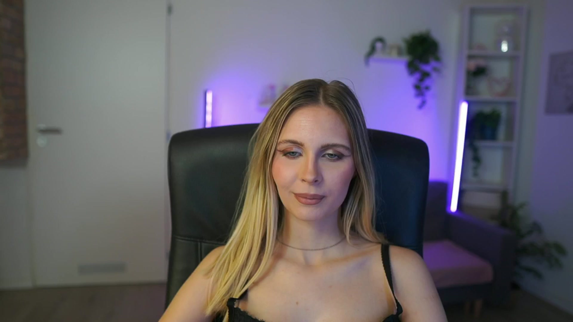 Gallery image thumbnail from Catecrago_'s myfreecams stream on, 02/10/2026, 13:21 image 17 of 20