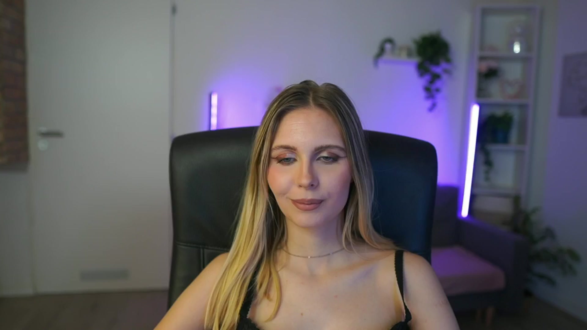 Gallery image thumbnail from Catecrago_'s myfreecams stream on, 02/10/2026, 13:21 image 18 of 20
