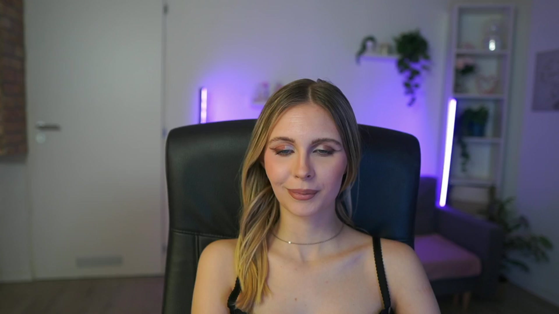 Gallery image thumbnail from Catecrago_'s myfreecams stream on, 02/10/2026, 13:44 image 1 of 20