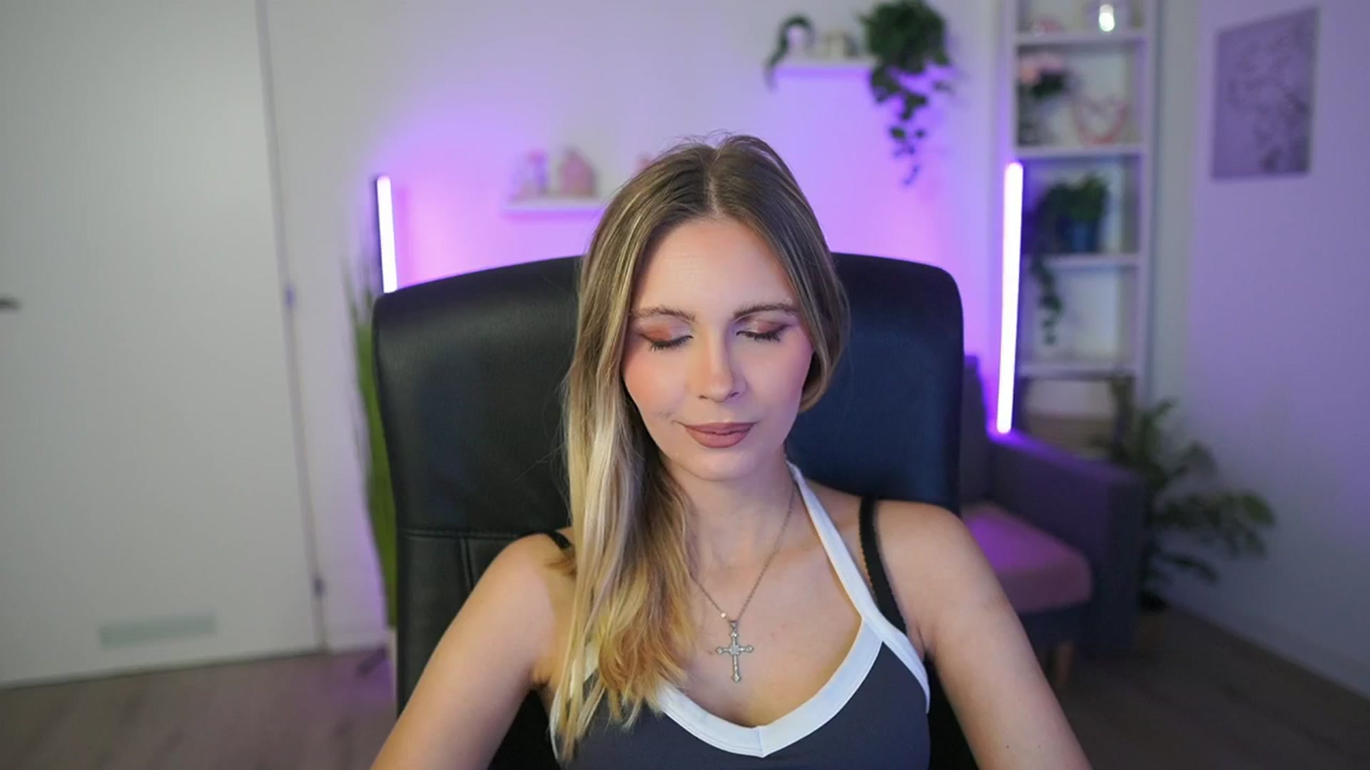 Gallery image thumbnail from Catecrago_'s myfreecams stream on, 02/15/2026, 14:50 image 13 of 20