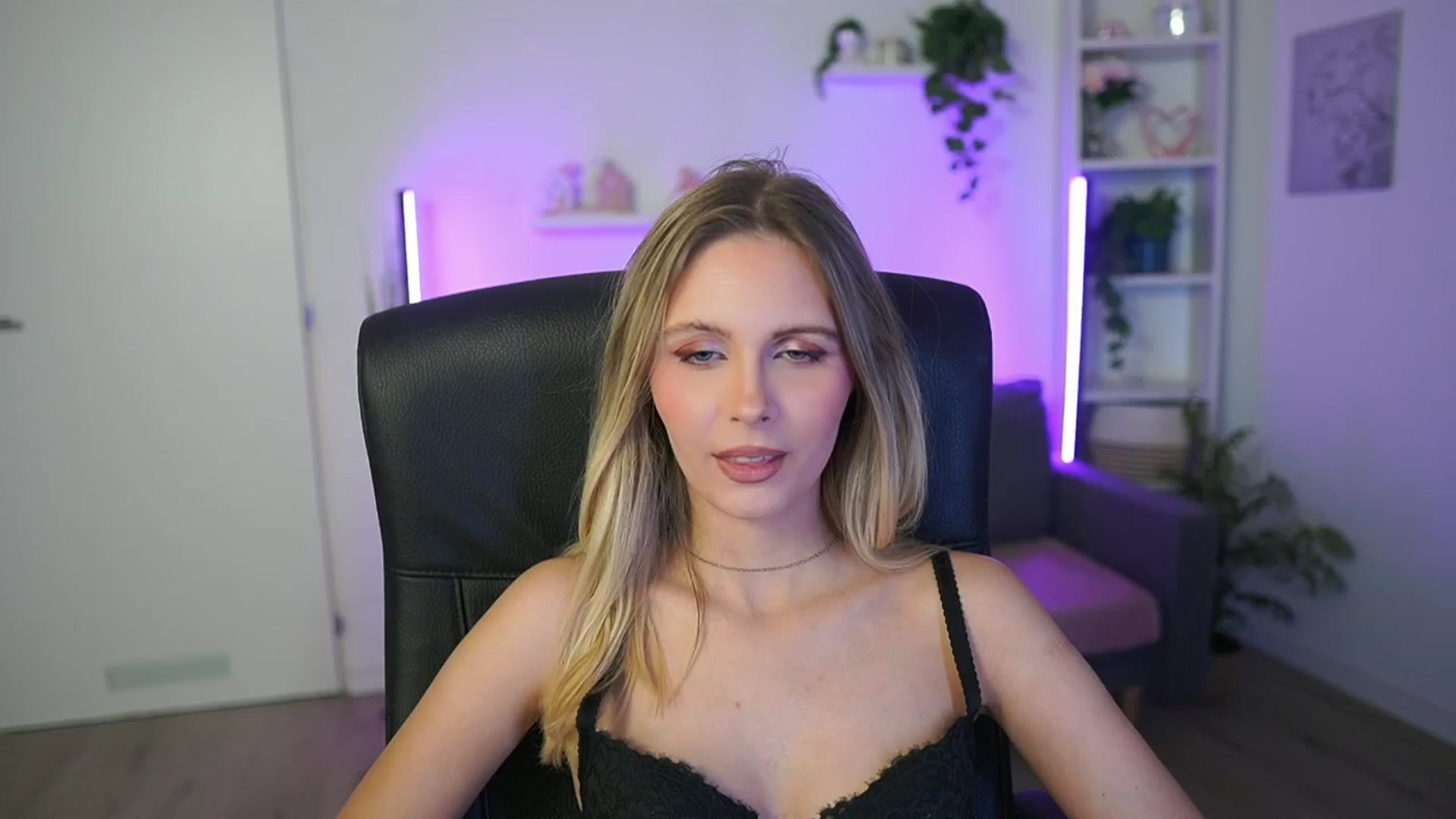 Gallery image thumbnail from Catecrago_'s myfreecams stream on, 02/15/2026, 17:22 image 12 of 20