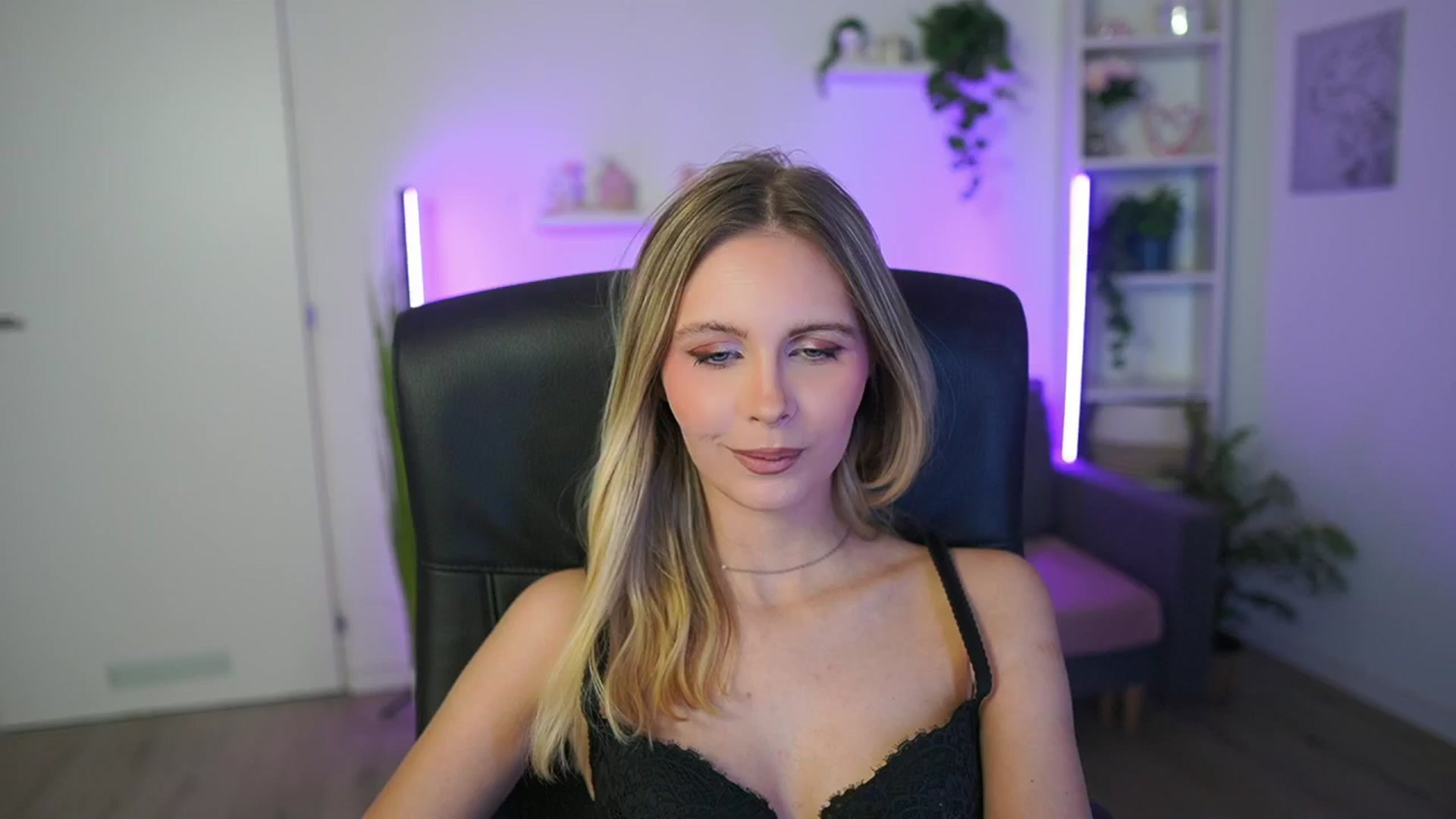 Gallery image thumbnail from Catecrago_'s myfreecams stream on, 02/15/2026, 17:22 image 17 of 20